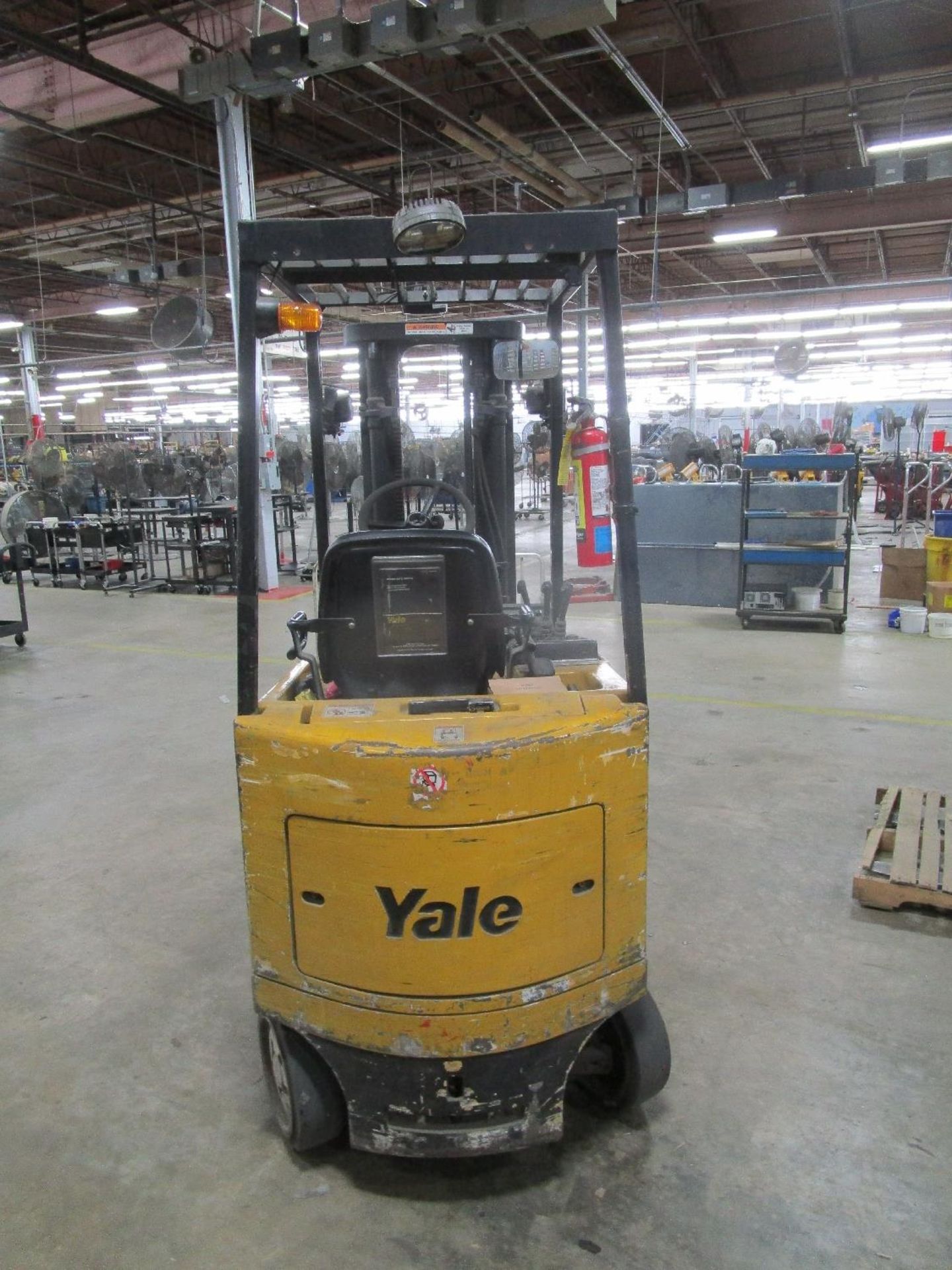 Yale ERC030AFN36SE084 3,000-Lb Electric Forklift Truck (Note: Delayed Delivery) - Bild 4 aus 5