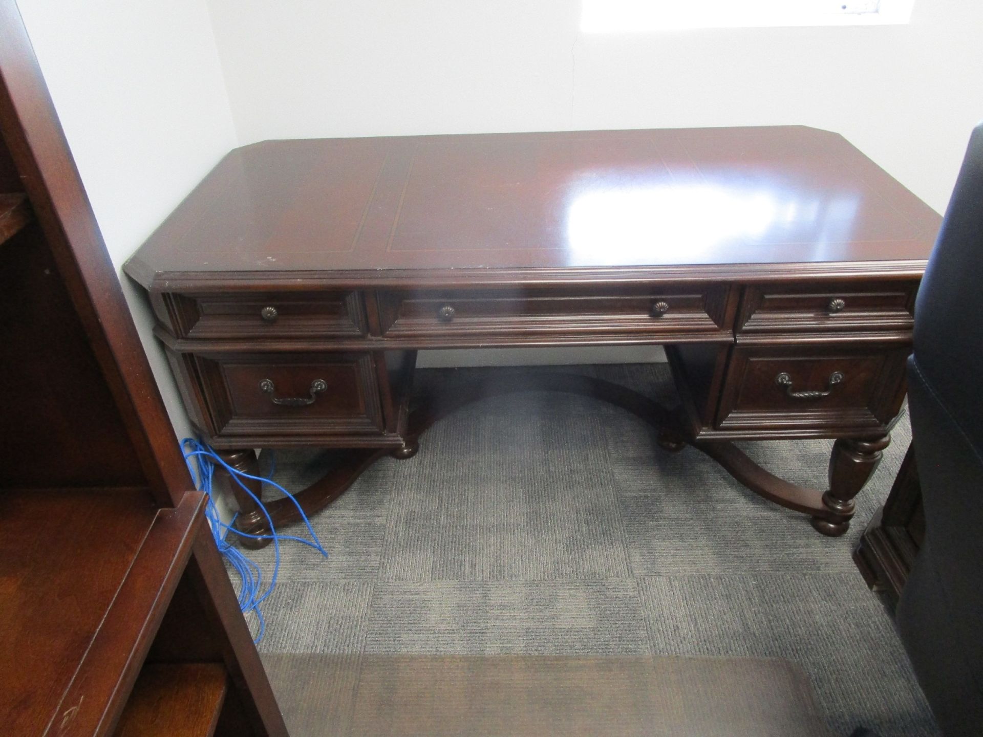 Lot of Executive Office Furniture - Image 4 of 6