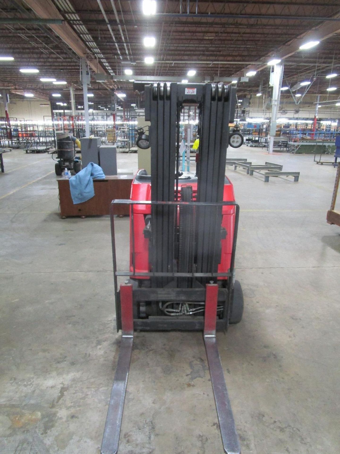 Raymond 425-C35QM 3,500-Lb Electric Stand Up Forklift Truck - Image 2 of 7