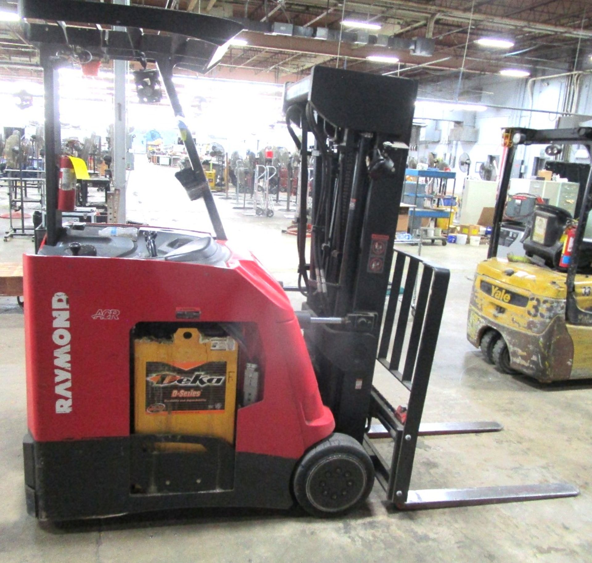 Raymond 425-C35QM 3,500-Lb Electric Stand Up Forklift Truck - Image 3 of 7