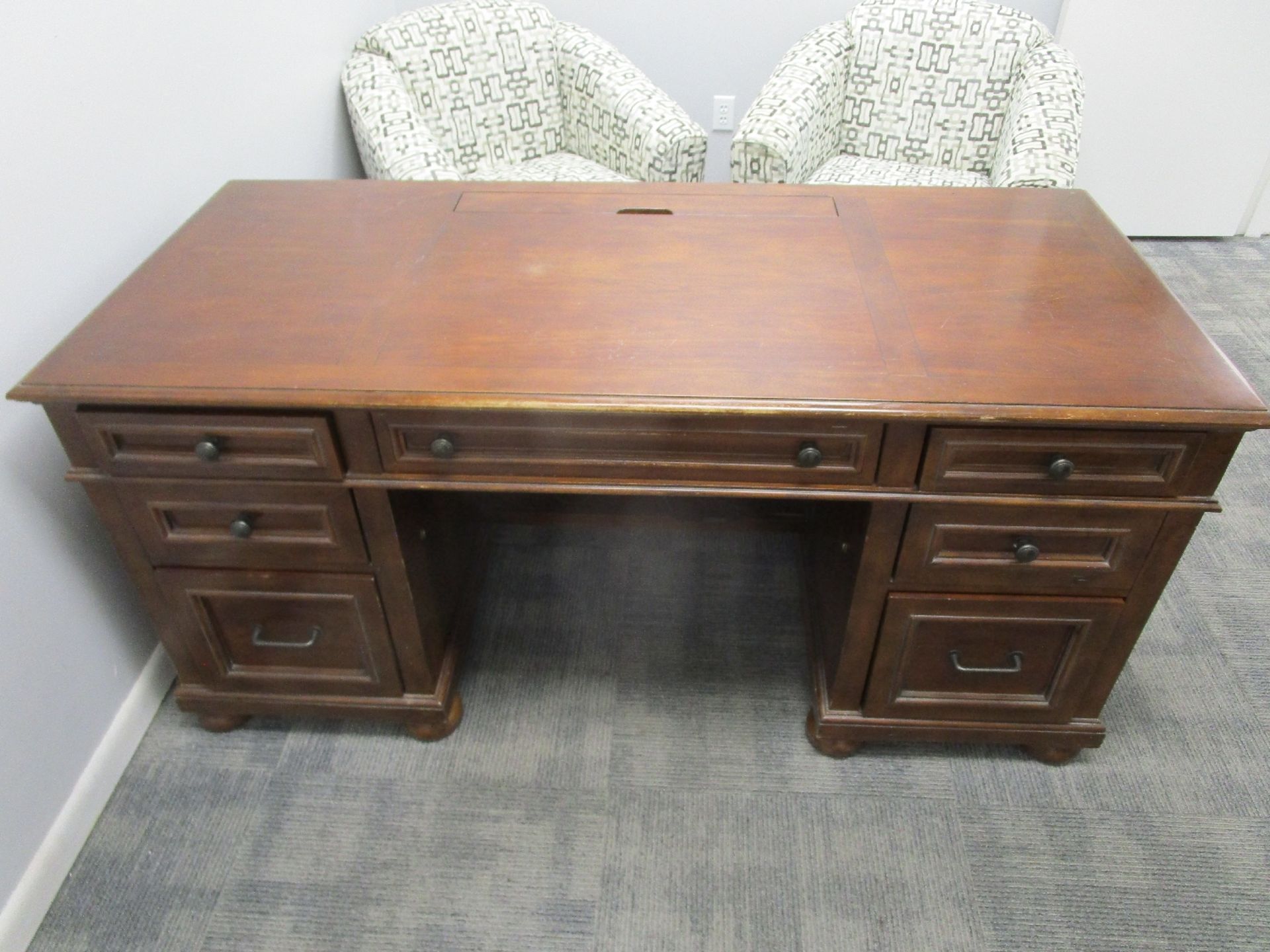 Lot of Executive Office Furniture - Image 4 of 5