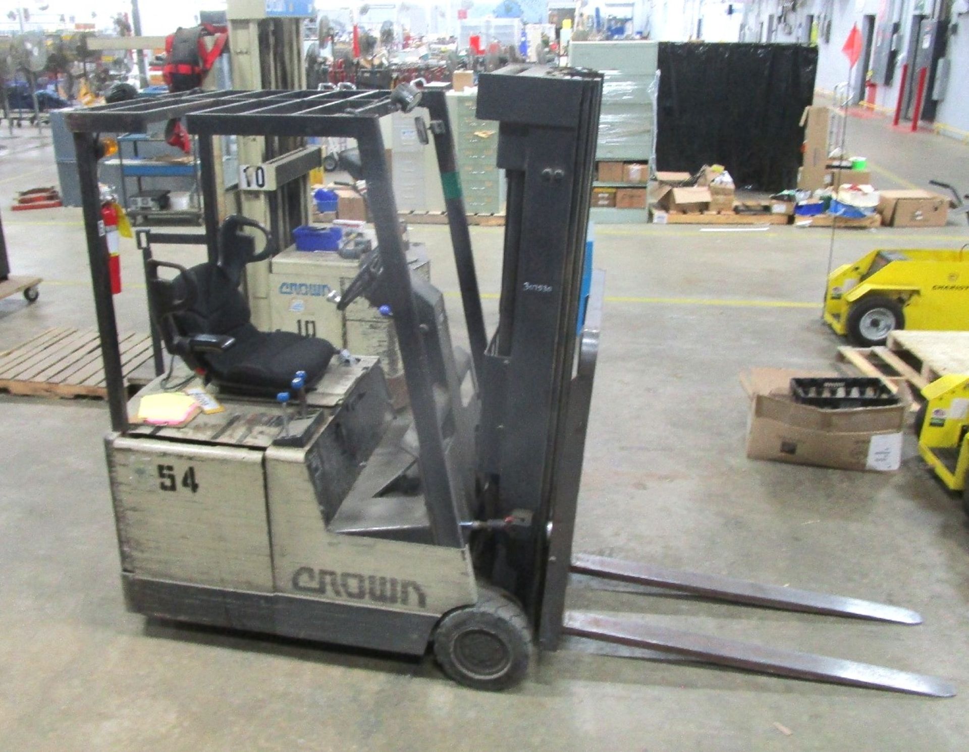 Crown 30SCTT 2,500-Lb Electric Forklift Truck - Image 3 of 6