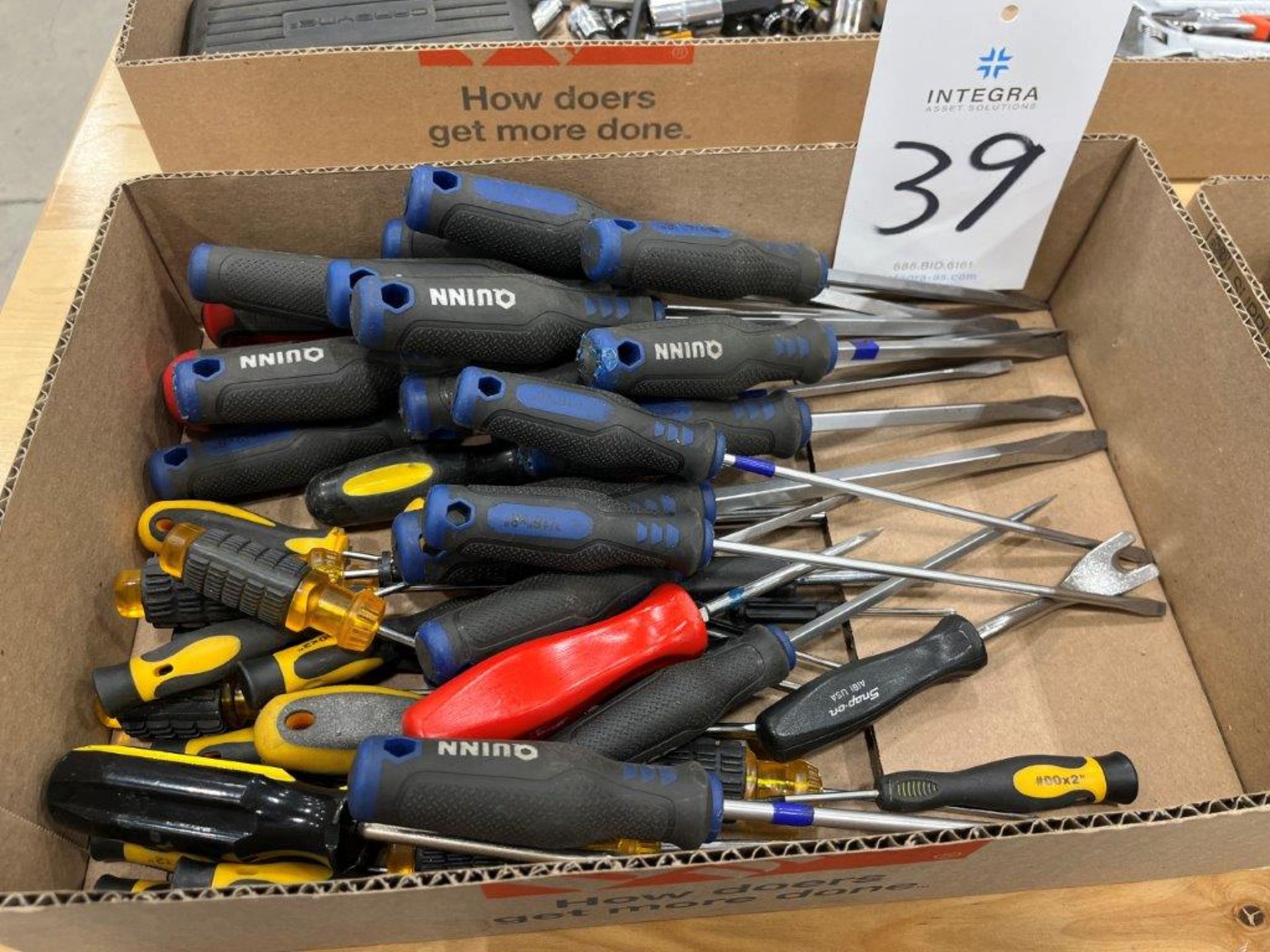 Lot of Assorted Screwdrivers