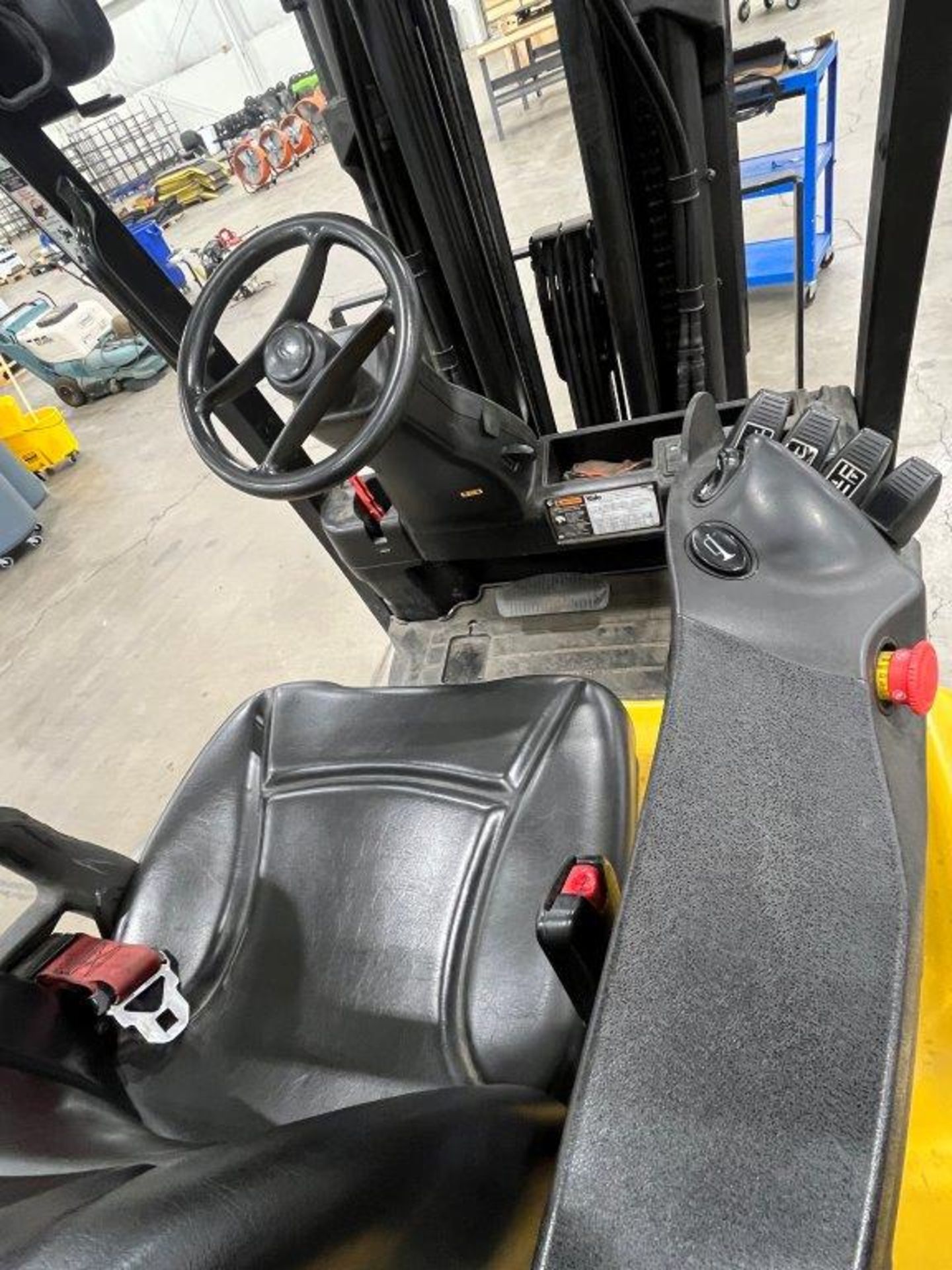 Yale ERC060VGN48TQ084 2,500-Lb Electric Forklift Truck - Image 5 of 6