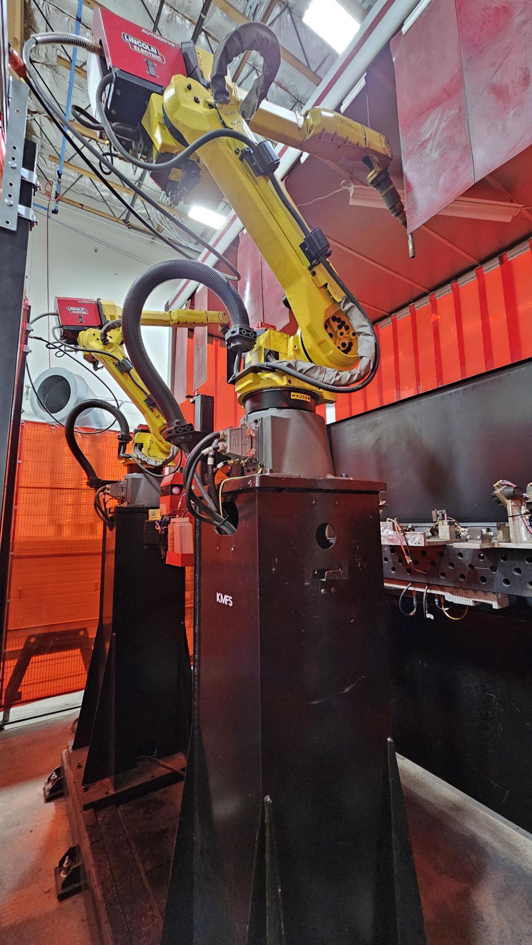 Lincoln/Fanuc Robotic Welding System - Image 10 of 22