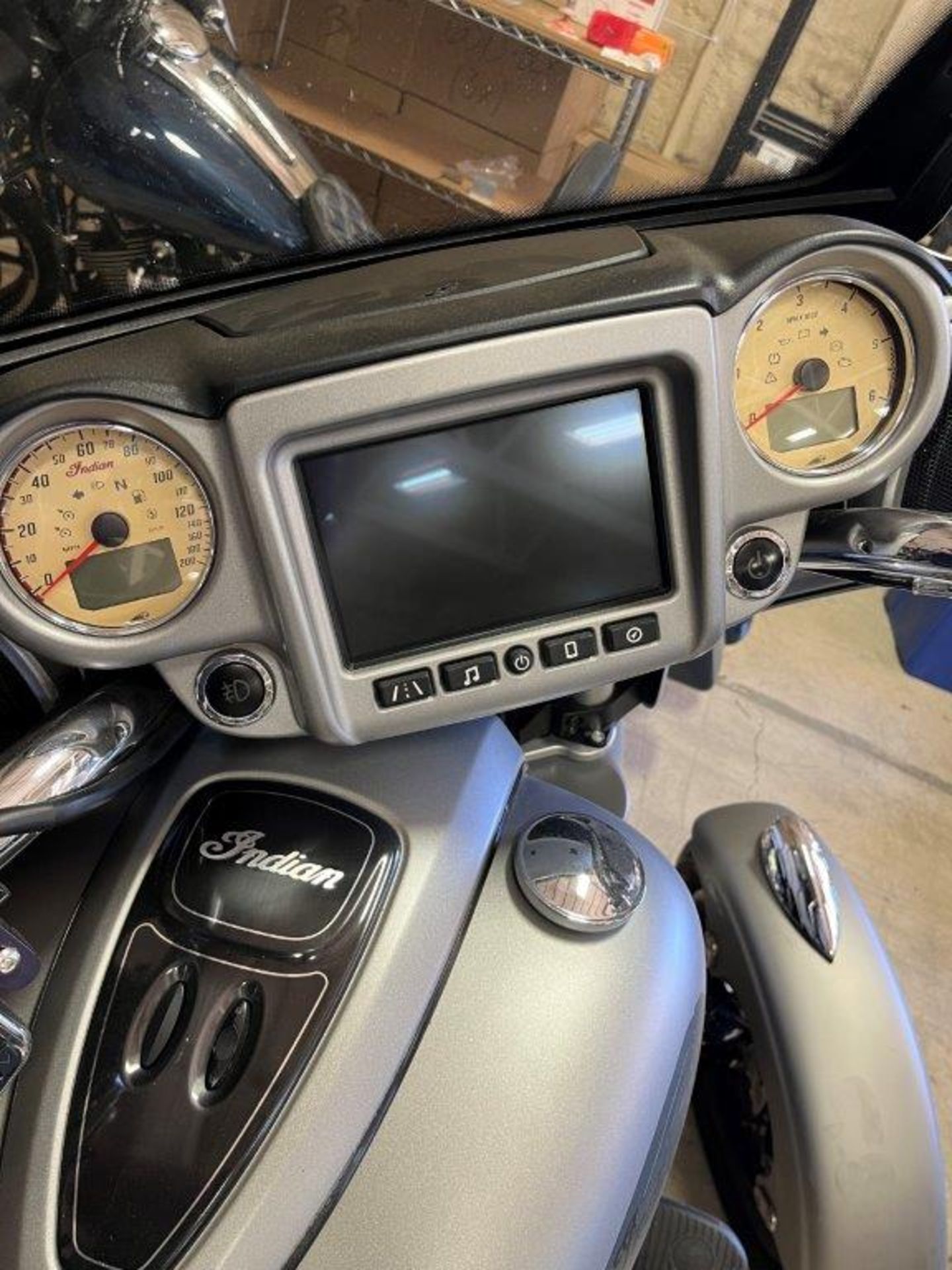 2017 Indian 1250cc Fully Dressed, Tilting Dual Wheel Front End Motorcycle - Image 5 of 5