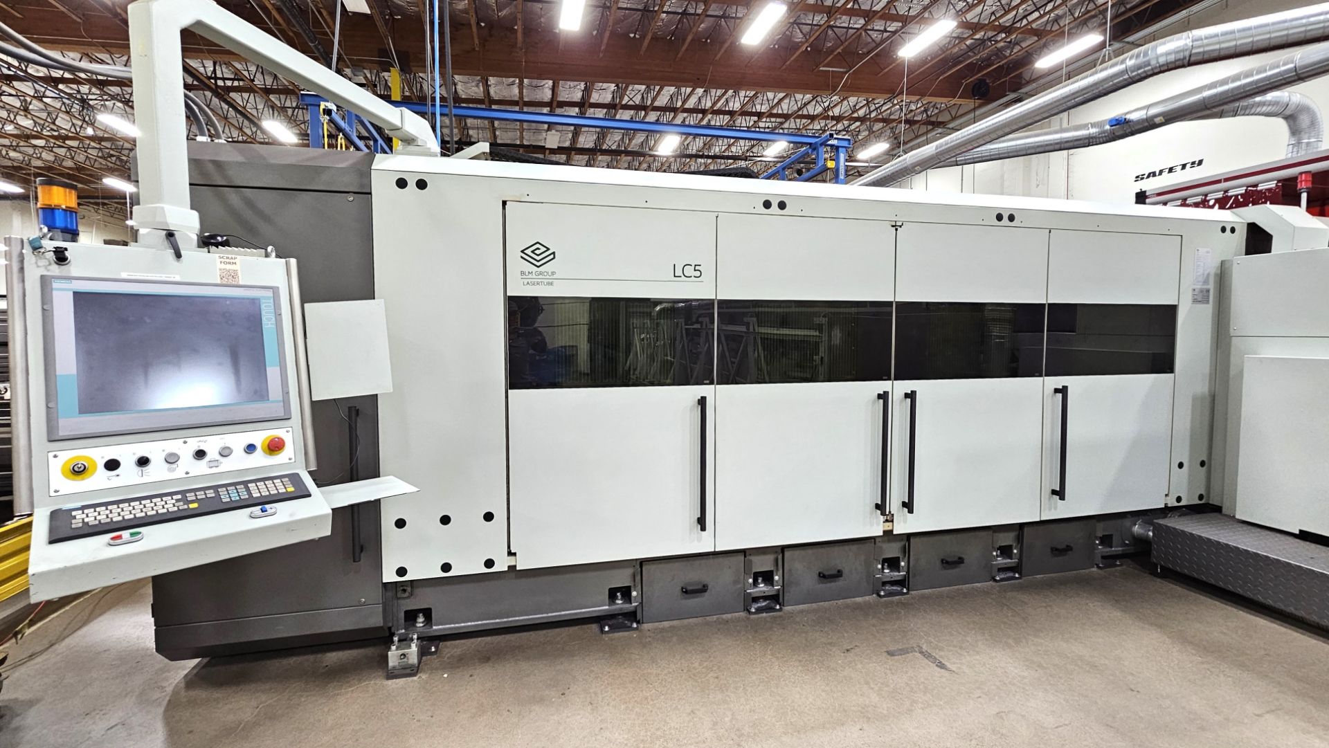 BLM LC5 4-kW Combination Tube & Sheet Metal Laser Cutting System - Image 24 of 43