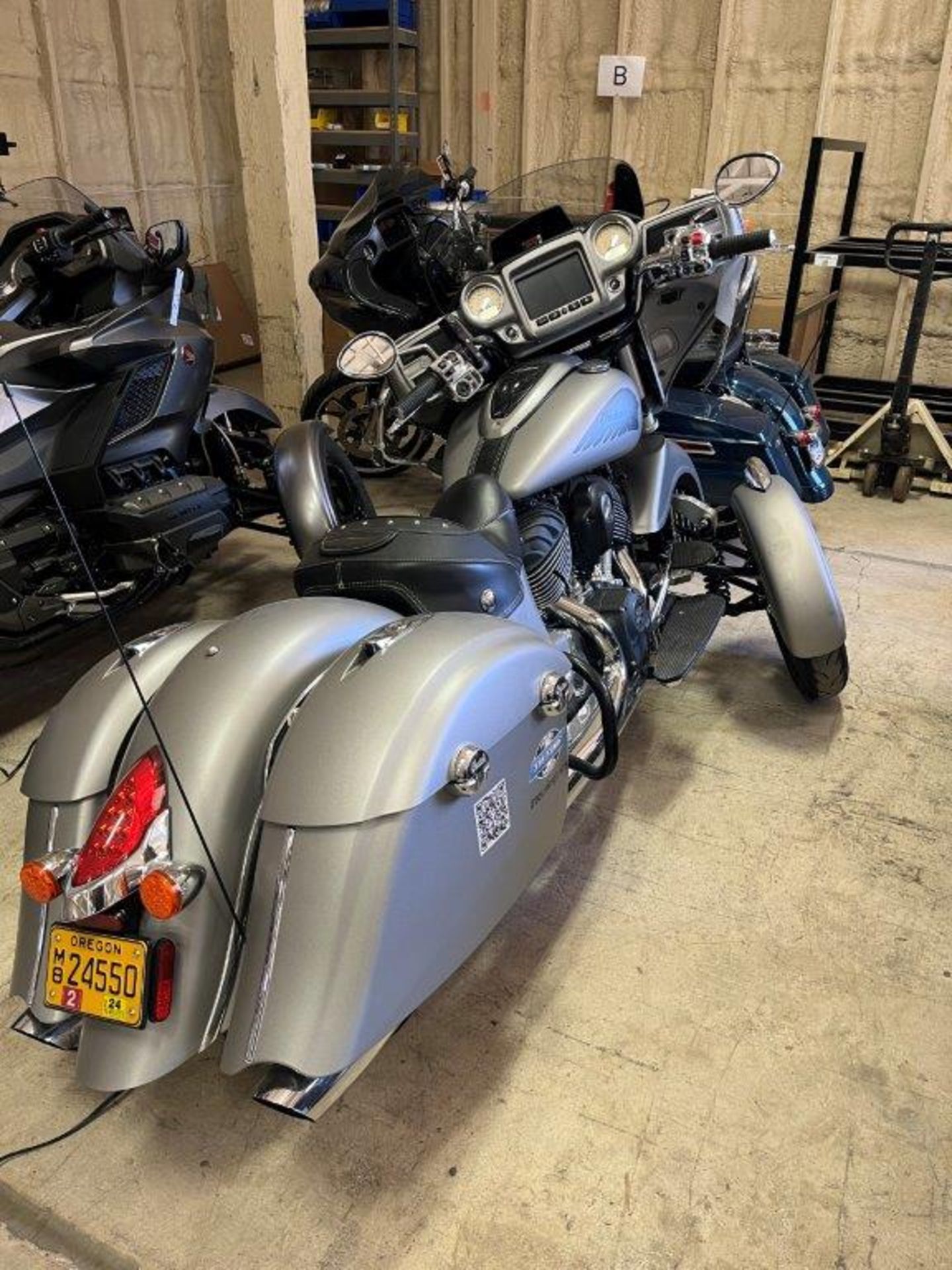 2017 Indian 1250cc Fully Dressed, Tilting Dual Wheel Front End Motorcycle - Image 2 of 5