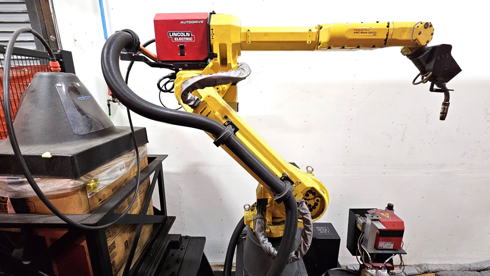 Lincoln/Fanuc Robotic Welding System - Image 12 of 26