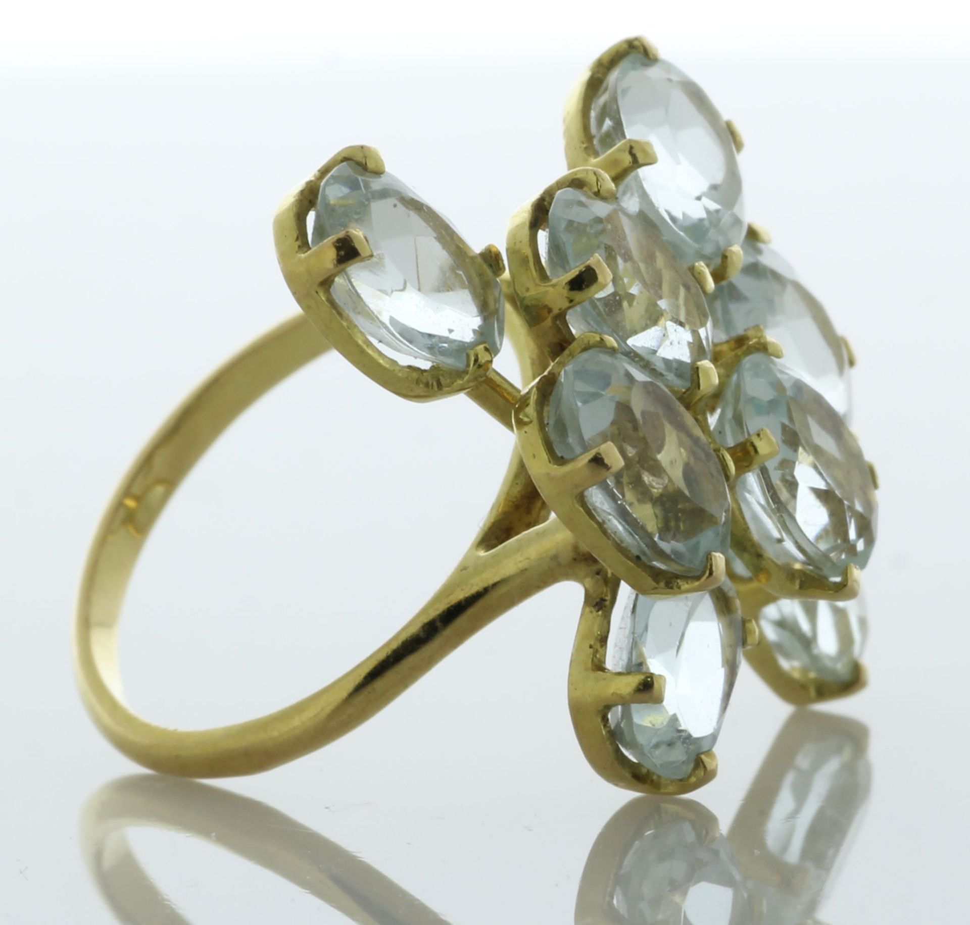 18ct Yellow Gold Aqua Marine Cluster Ring - Valued By AGI £3,105.00 - Eight oval aqua marine - Image 6 of 7