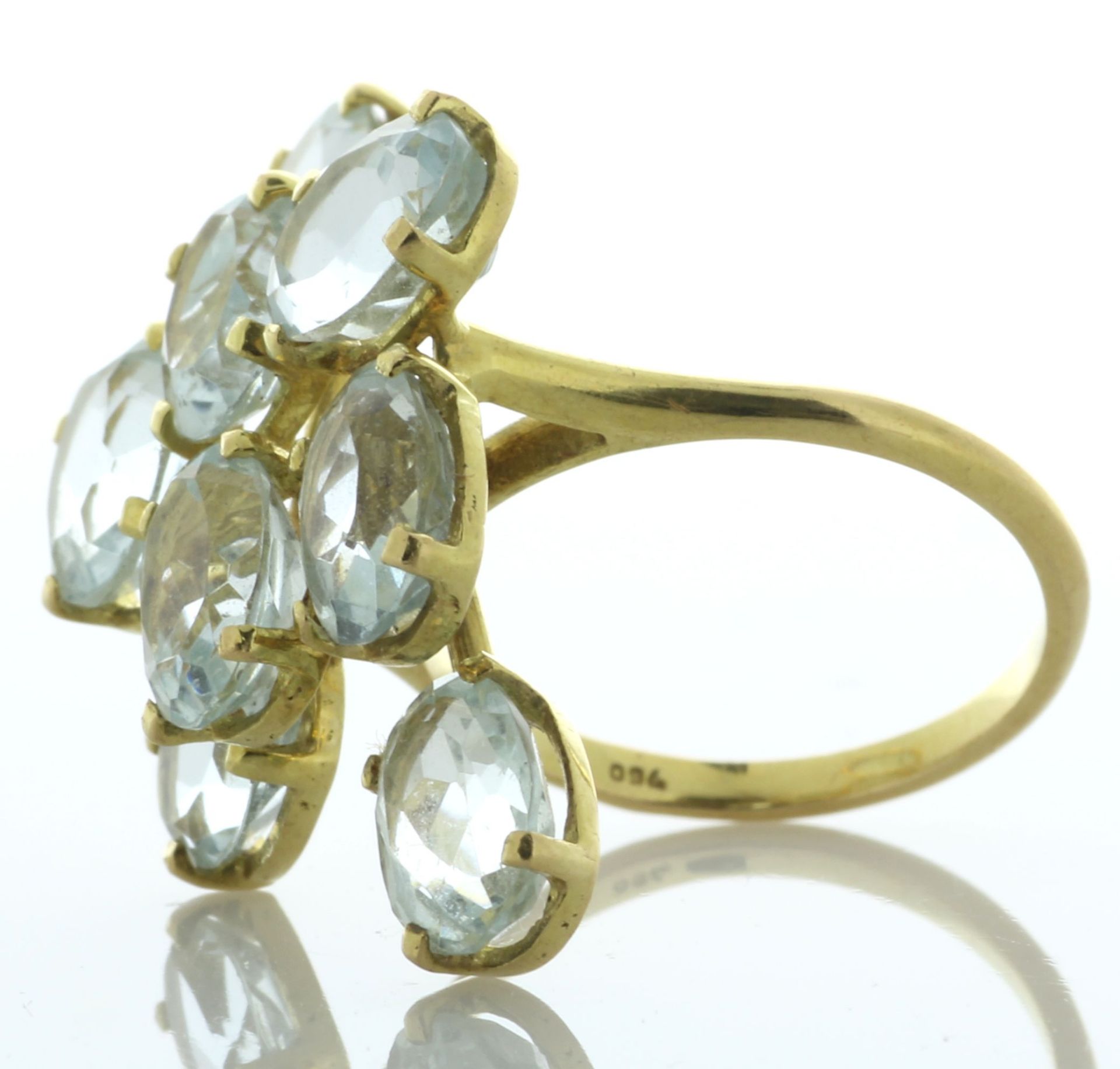 18ct Yellow Gold Aqua Marine Cluster Ring - Valued By AGI £3,105.00 - Eight oval aqua marine - Image 2 of 7