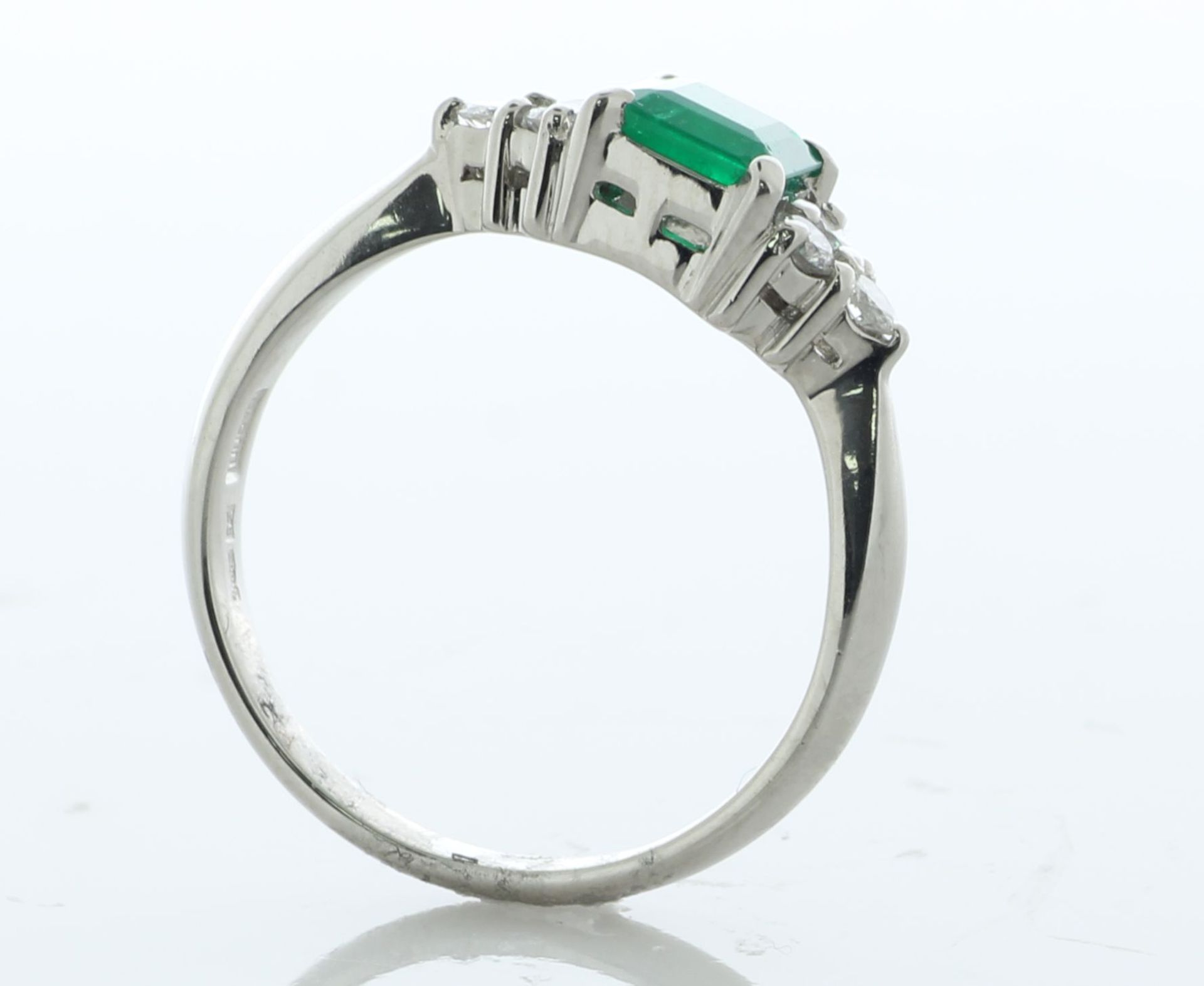 Platinum Single Stone With Stone Set Shoulders Diamond And Emerald Ring (E0.62) 0.25 Carats - Valued - Image 2 of 5