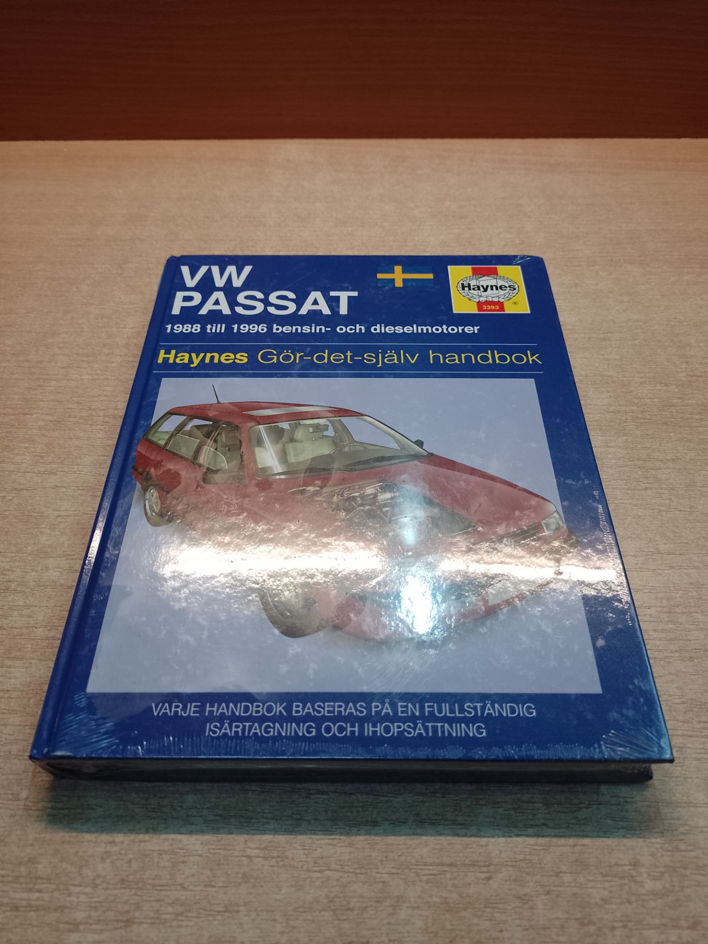 RRP £32.47 VW Passat (1988 - 1996) Haynes Repair Manual (Swedish Language) (Hardback) - Image 2 of 2