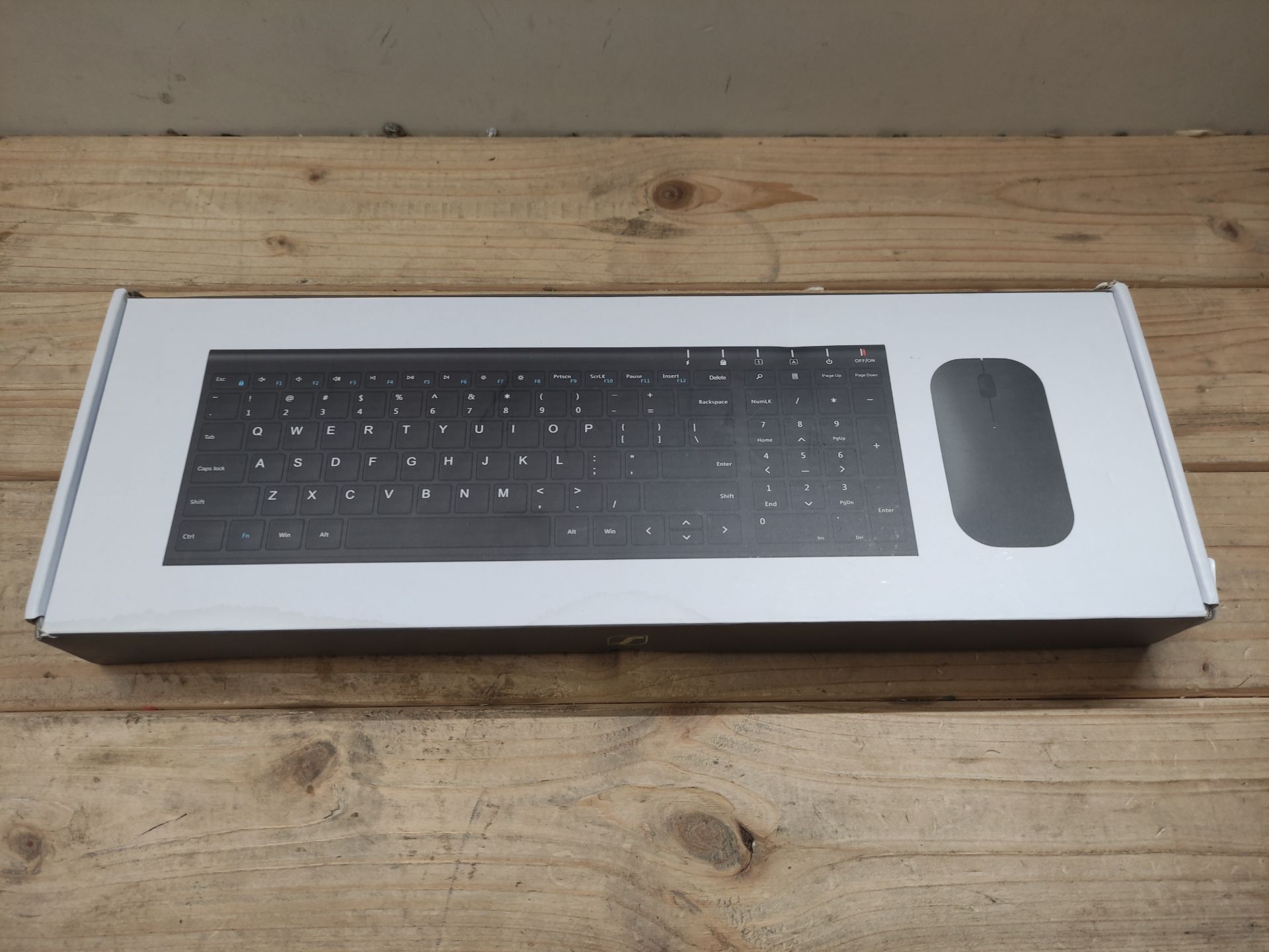 RRP £41.30 Rechargeable Wireless Keyboard Mouse - Image 2 of 2