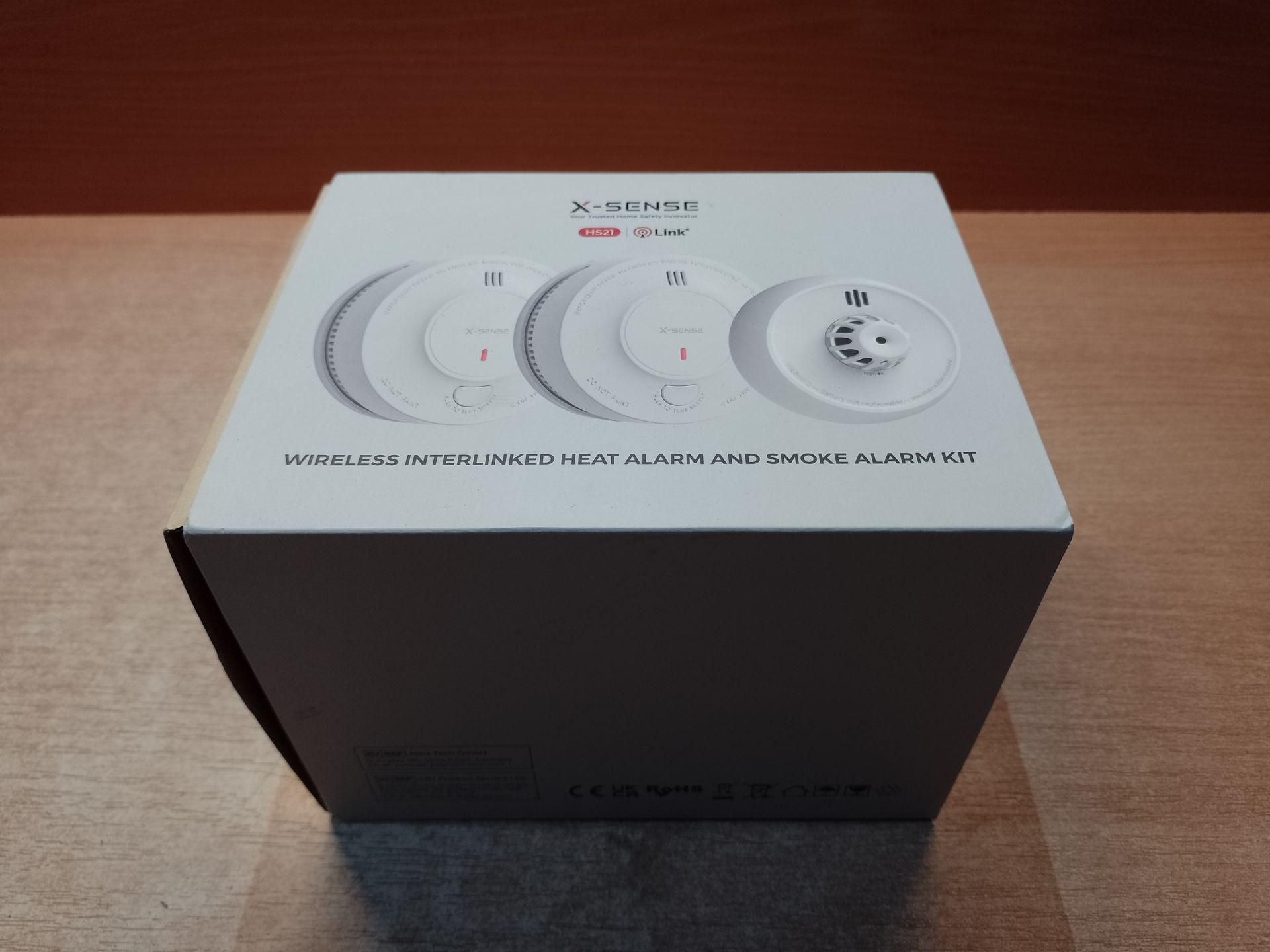 RRP £66.99 X-Sense Wireless Interlinked Smoke and Heat Alarms Bundle - Image 2 of 2