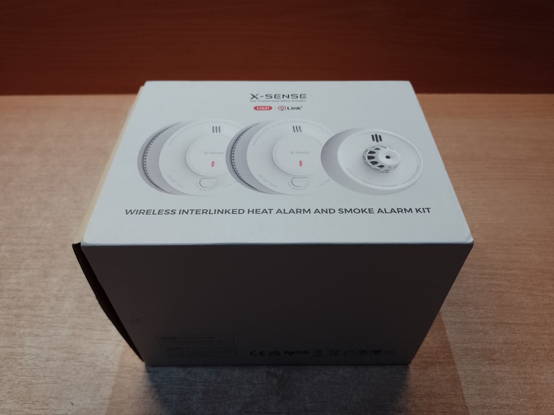 RRP £66.99 X-Sense Wireless Interlinked Smoke and Heat Alarms Bundle - Image 2 of 2