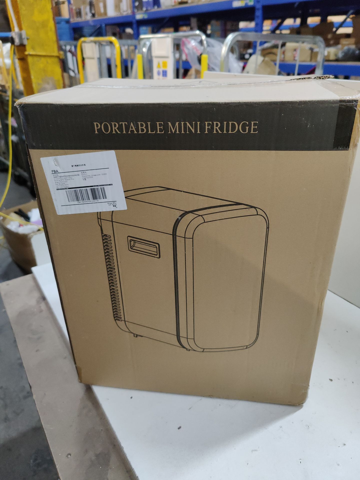 RRP £100.49 Mini Fridge 18 Litre/30 Cans - Image 2 of 2