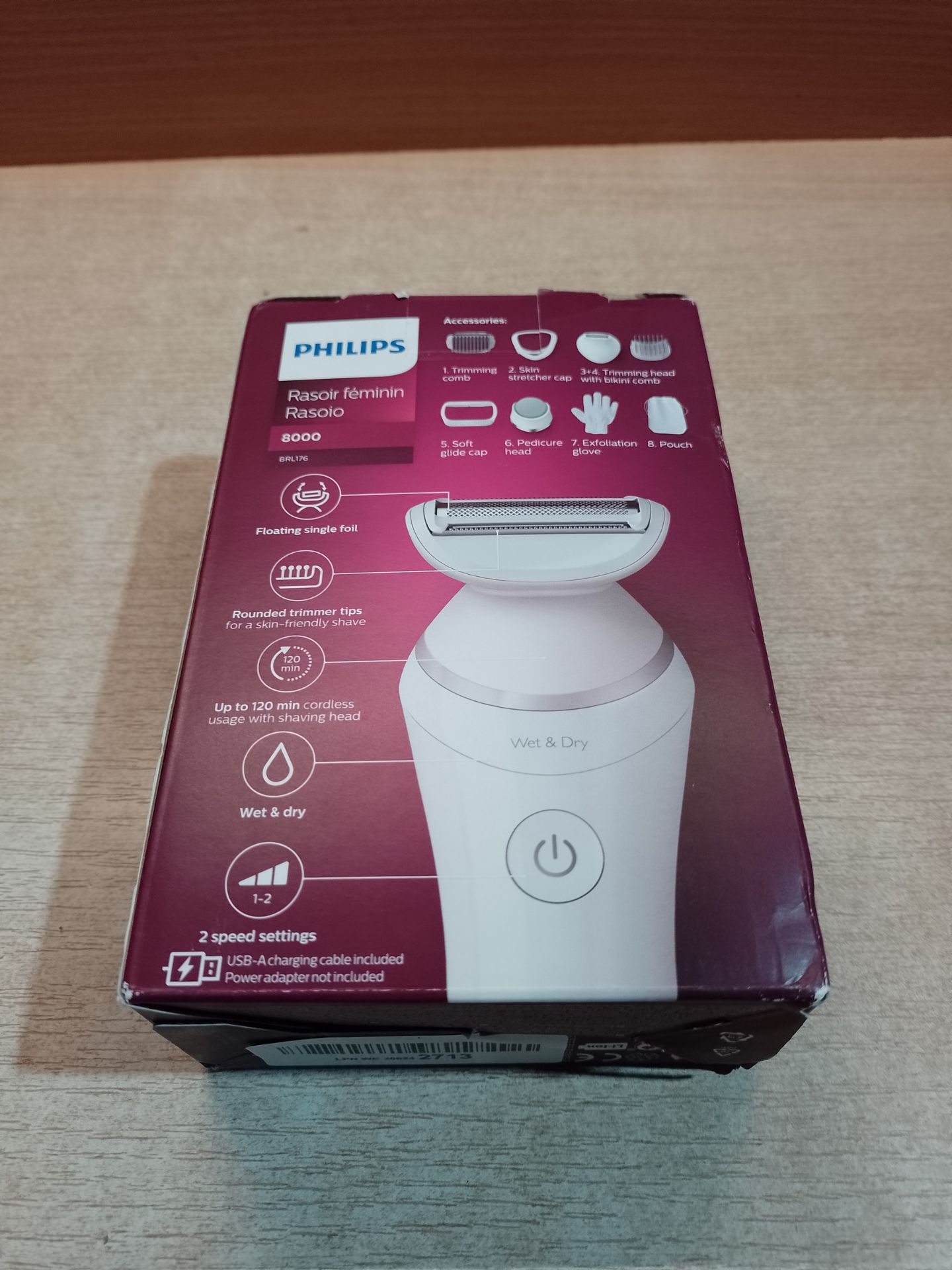 RRP £46.89 Philips 8000 Series - Radio Shaver with 8 Accessories in Set Pedicure Glove - Image 2 of 2