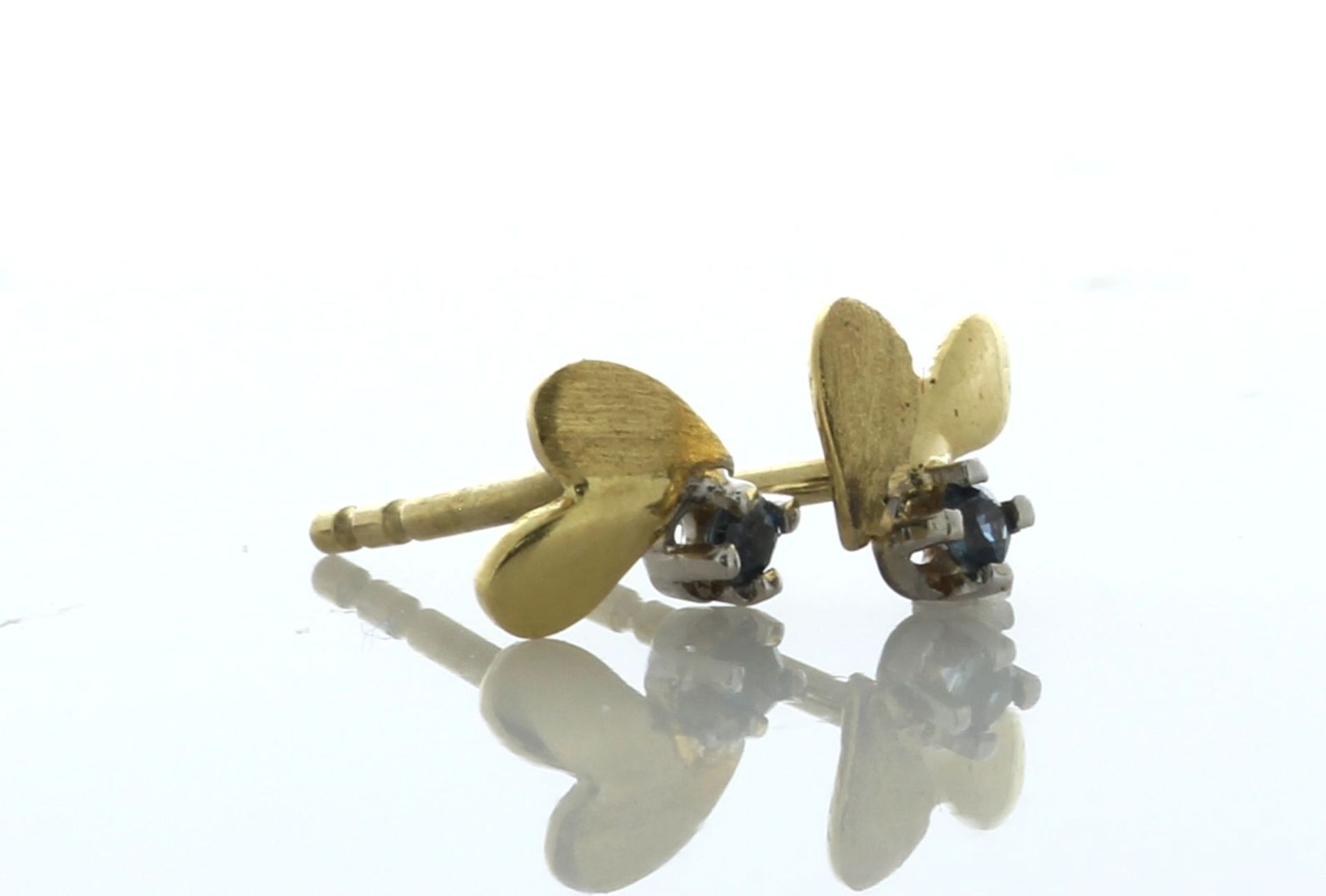 18ct Yellow Gold 'Fly' Sapphire Stud Earring - Valued By AGI £605.00 - A charming pair of stud - Image 2 of 4