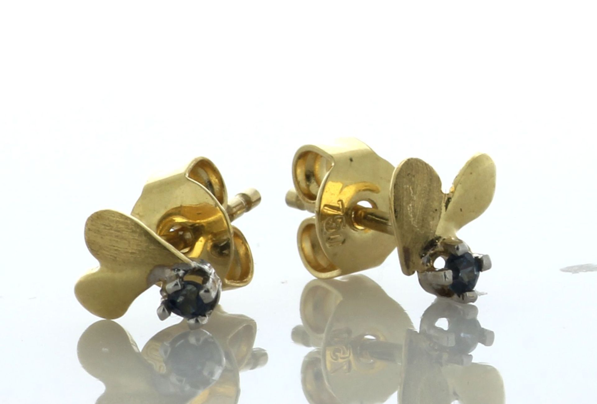 18ct Yellow Gold 'Fly' Sapphire Stud Earring - Valued By AGI £605.00 - A charming pair of stud - Image 3 of 4