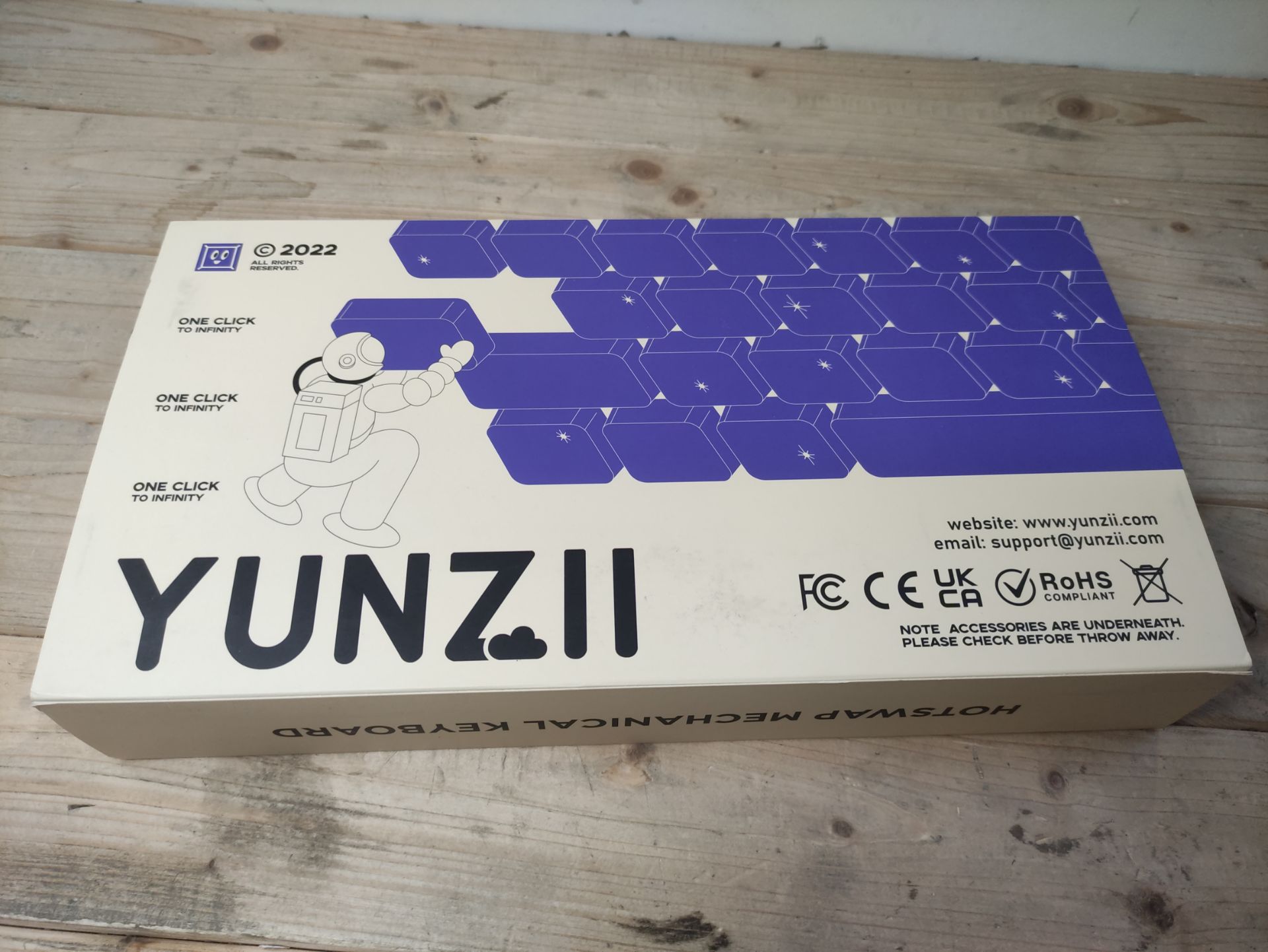 RRP £99.90 YUNZII YZ75 75% Hot Swappable Wireless Gaming Mechanical Keyboard - Image 2 of 2