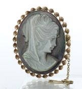 10ct yellow Gold Onyx Cameo Brooch - Valued By AGI £4,995.00 - 10c yellow gold cameo brooch,