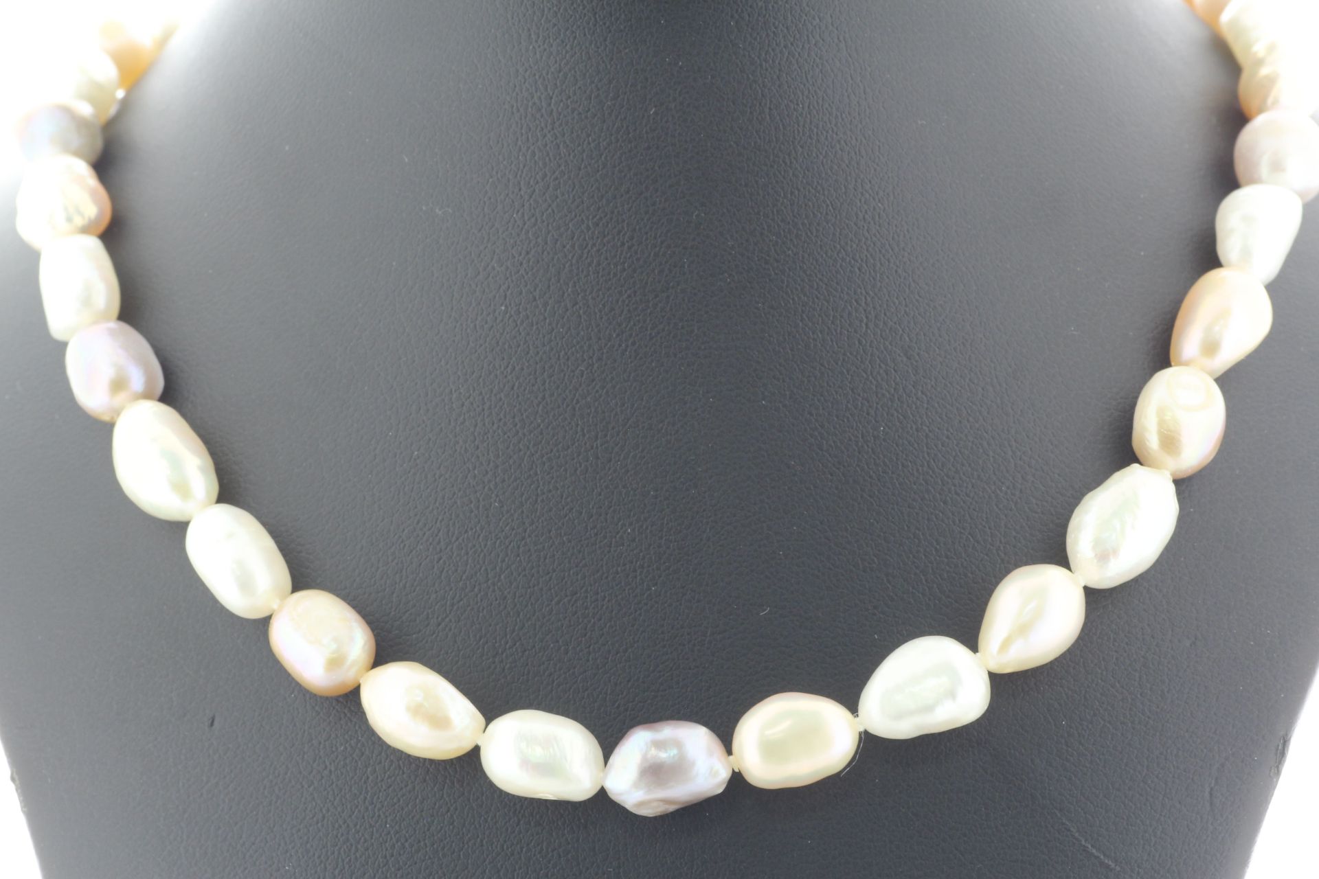 26 Inch Freshwater Baroque Shaped Cultured 8.0 - 8.5mm Pearl Necklace - Valued By AGI £320.00 -