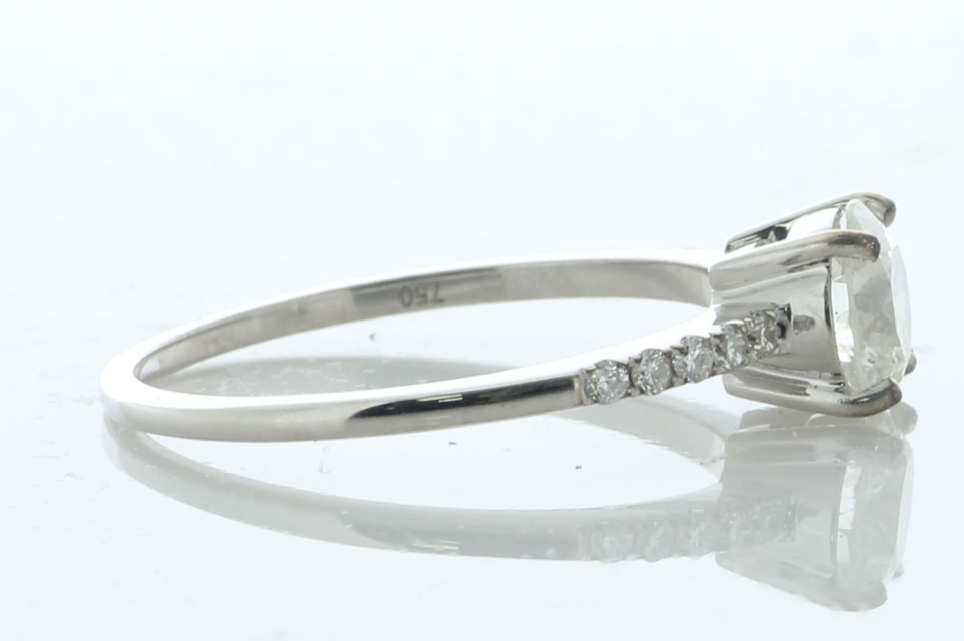 18ct White Gold Single Stone Prong Set With Stone Set Shoulders Diamond Ring (0.90) 1.00 Carats - - Image 3 of 5