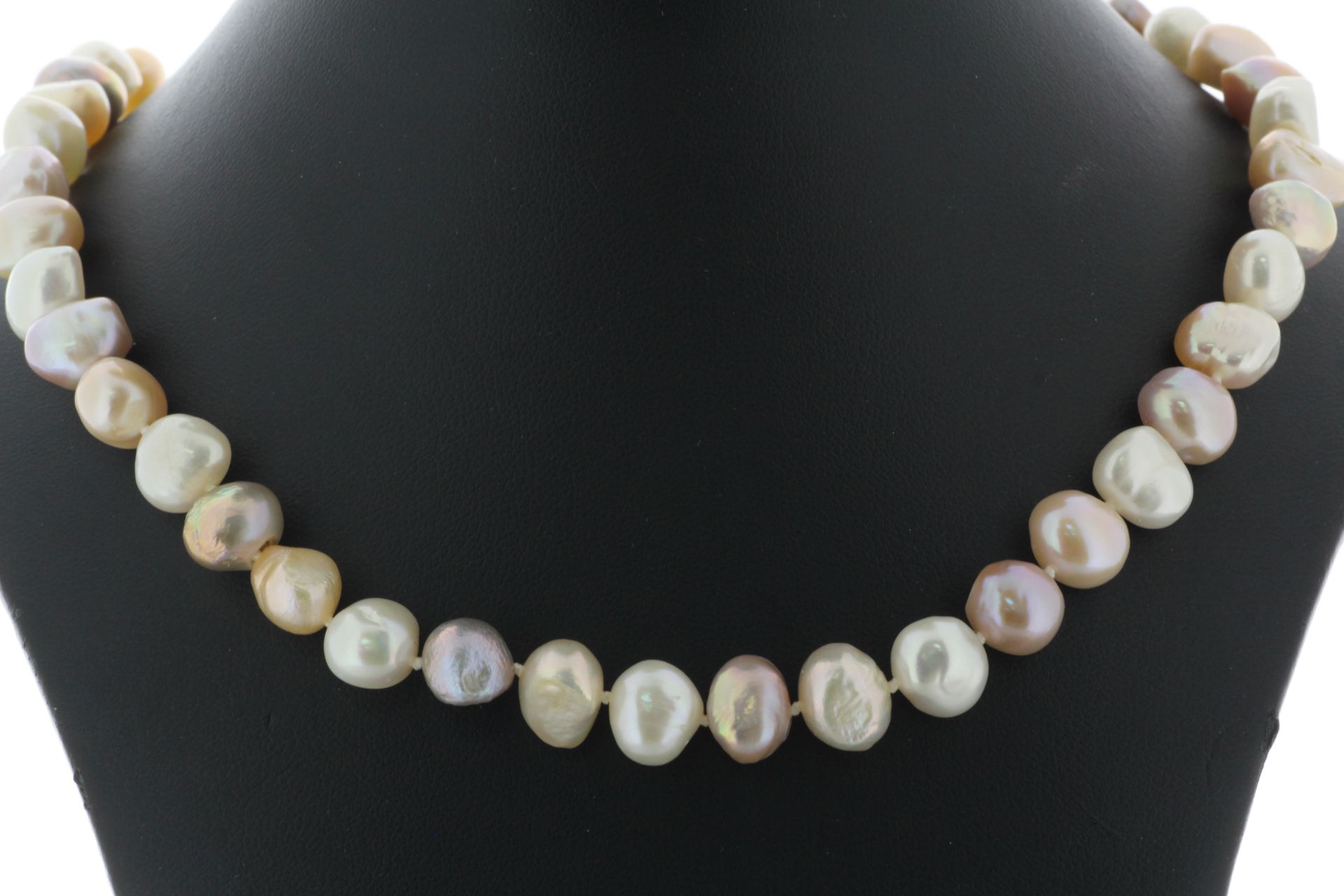 18 inch Baroque Shaped Freshwater Cultured 8.0 - 8.5mm Pearl Necklace With Brass Clasp - Valued By - Image 3 of 4