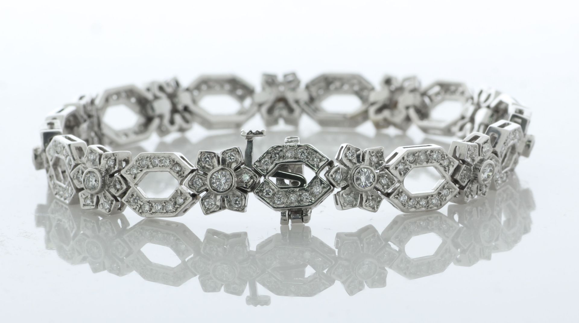 14ct Gold Ladies Dress Diamond Bracelet 4.00 Carats - Valued By AGI £9,650.00 - A stunning diamond