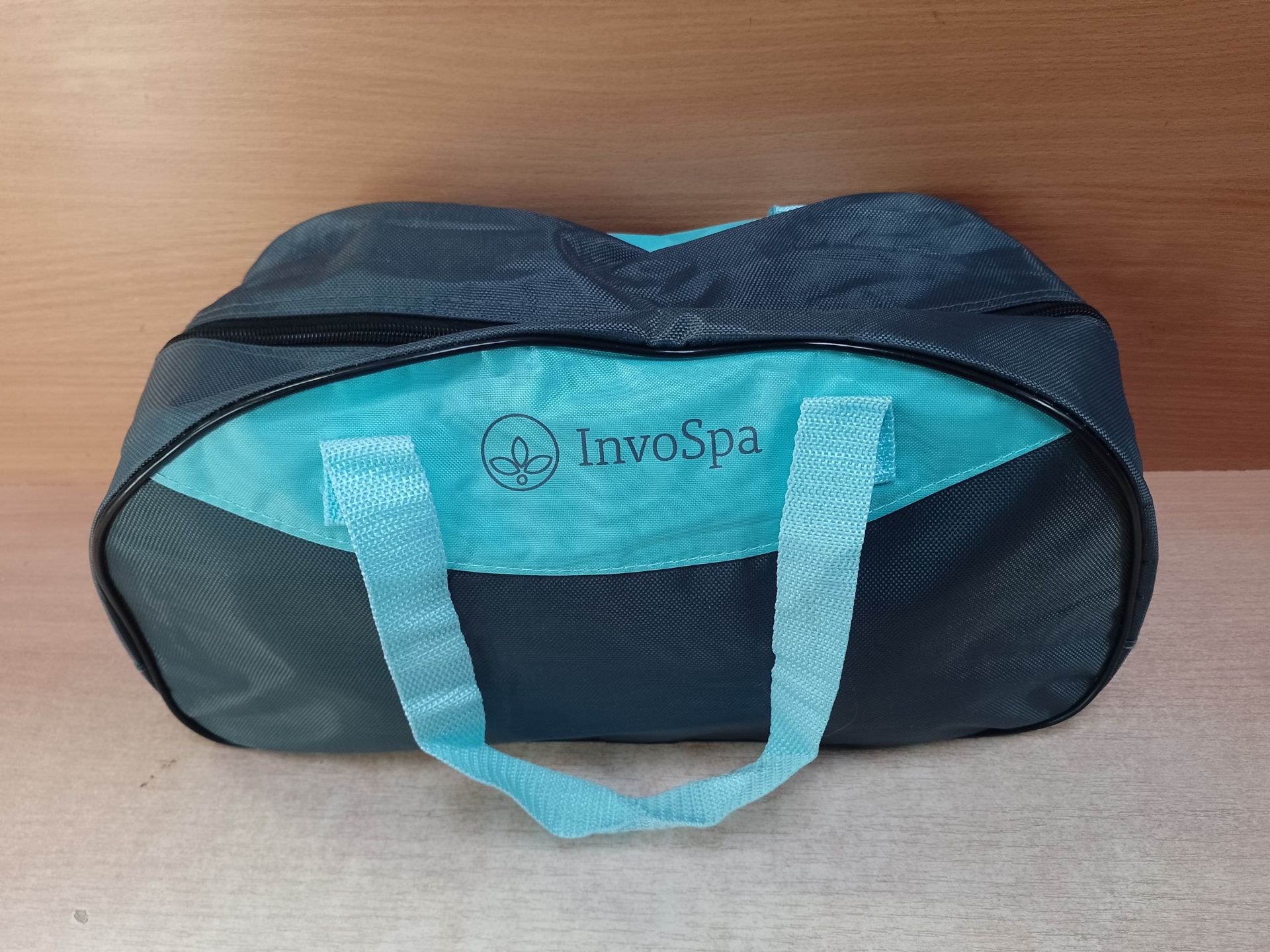 RRP £39.76 InvoSpa Shiatsu Back Shoulder and Neck Massager with Heat - Image 2 of 2