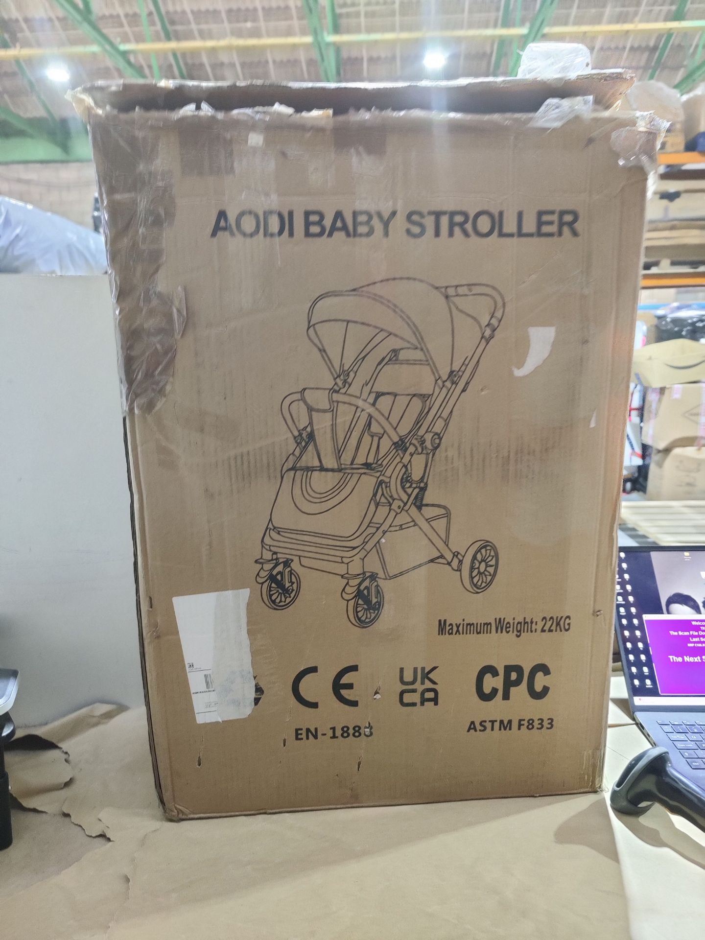 RRP £166.84 AOODIL Lightweight Reversible Stroller - Image 2 of 2