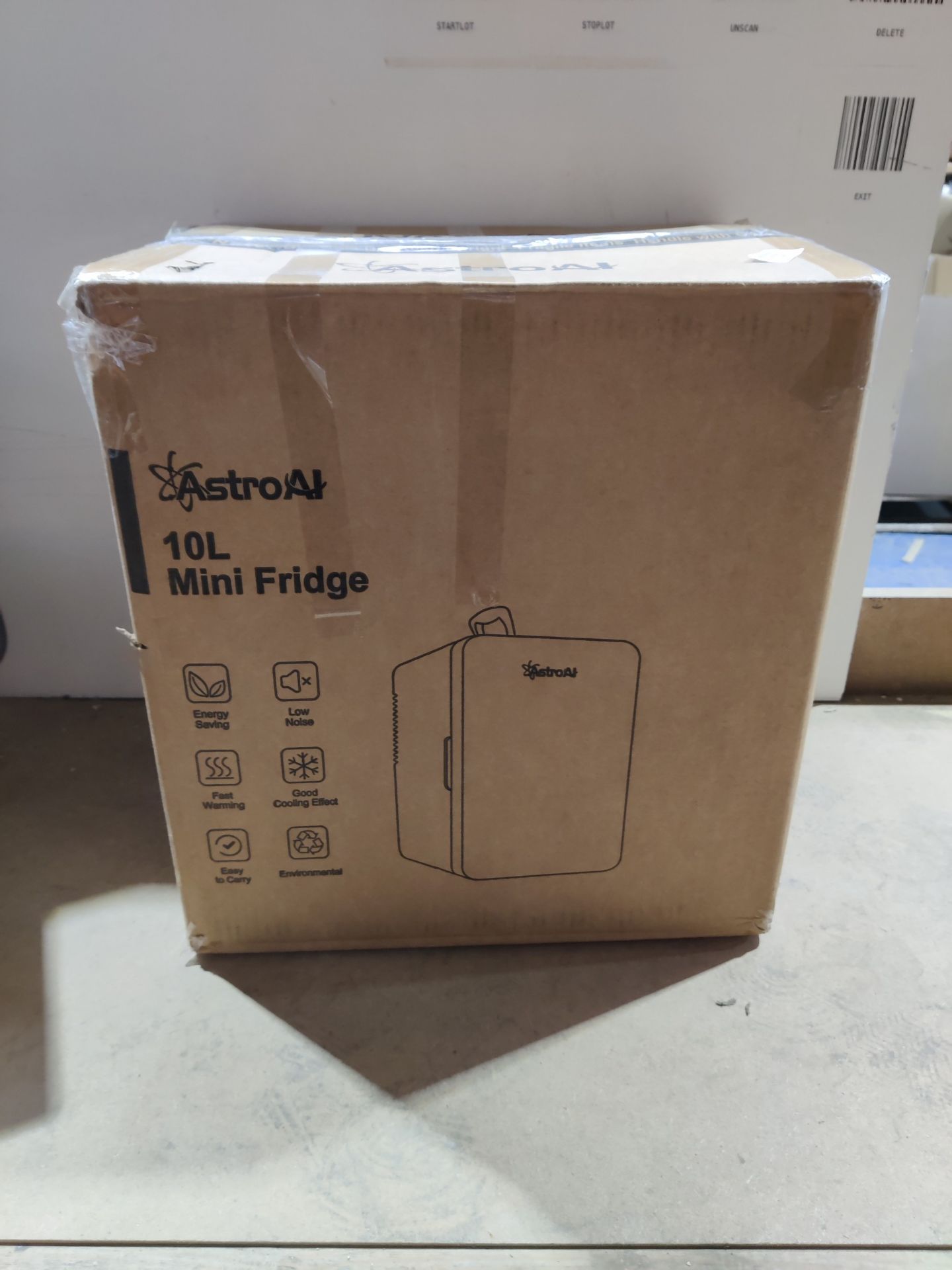 RRP £62.52 AstroAI Mini Fridge 10 Litre - Image 2 of 2