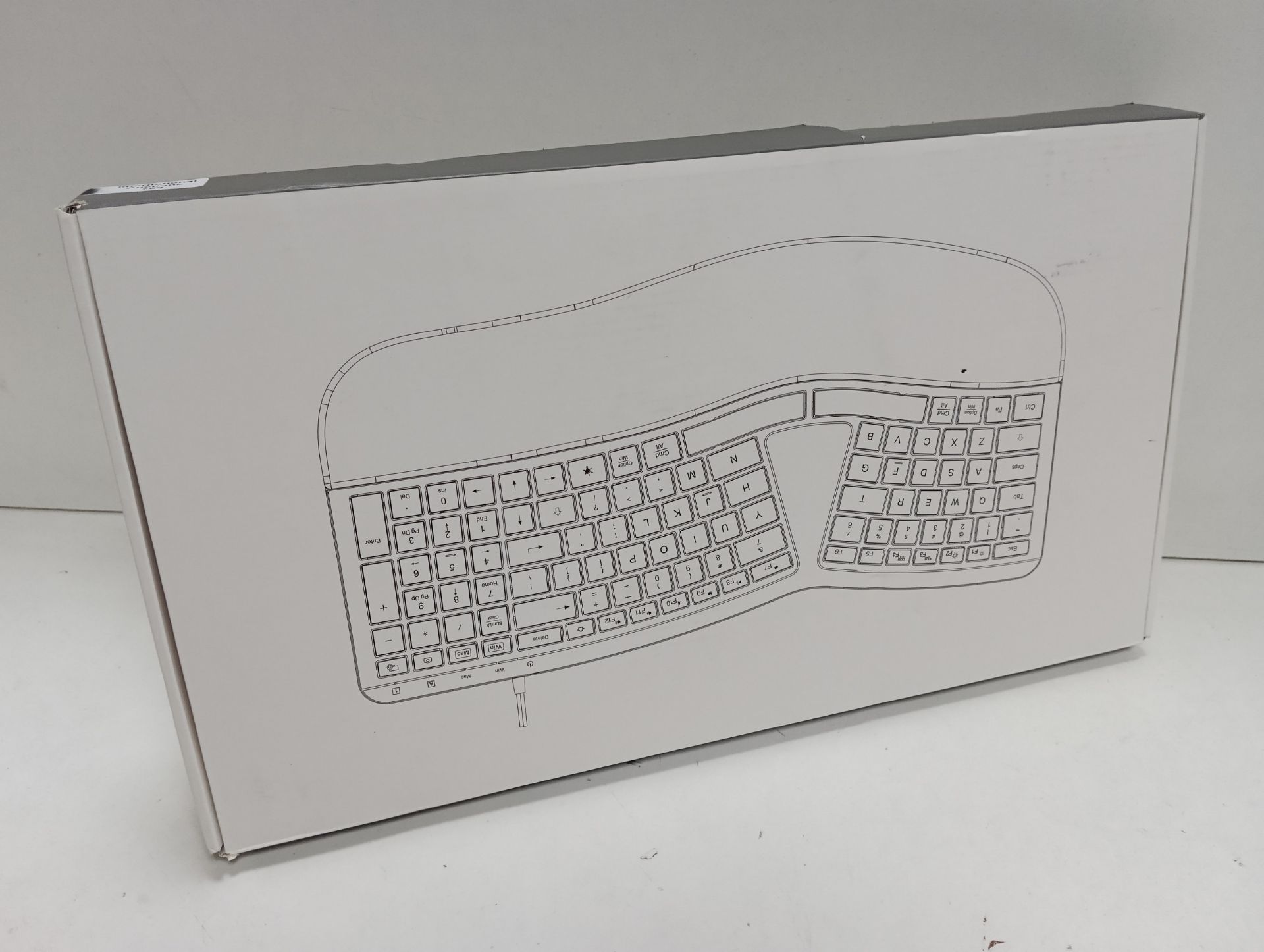 RRP £29.67 Seenda Ergonomic Keyboard Wired USB Keyboard Illuminated - Image 2 of 2