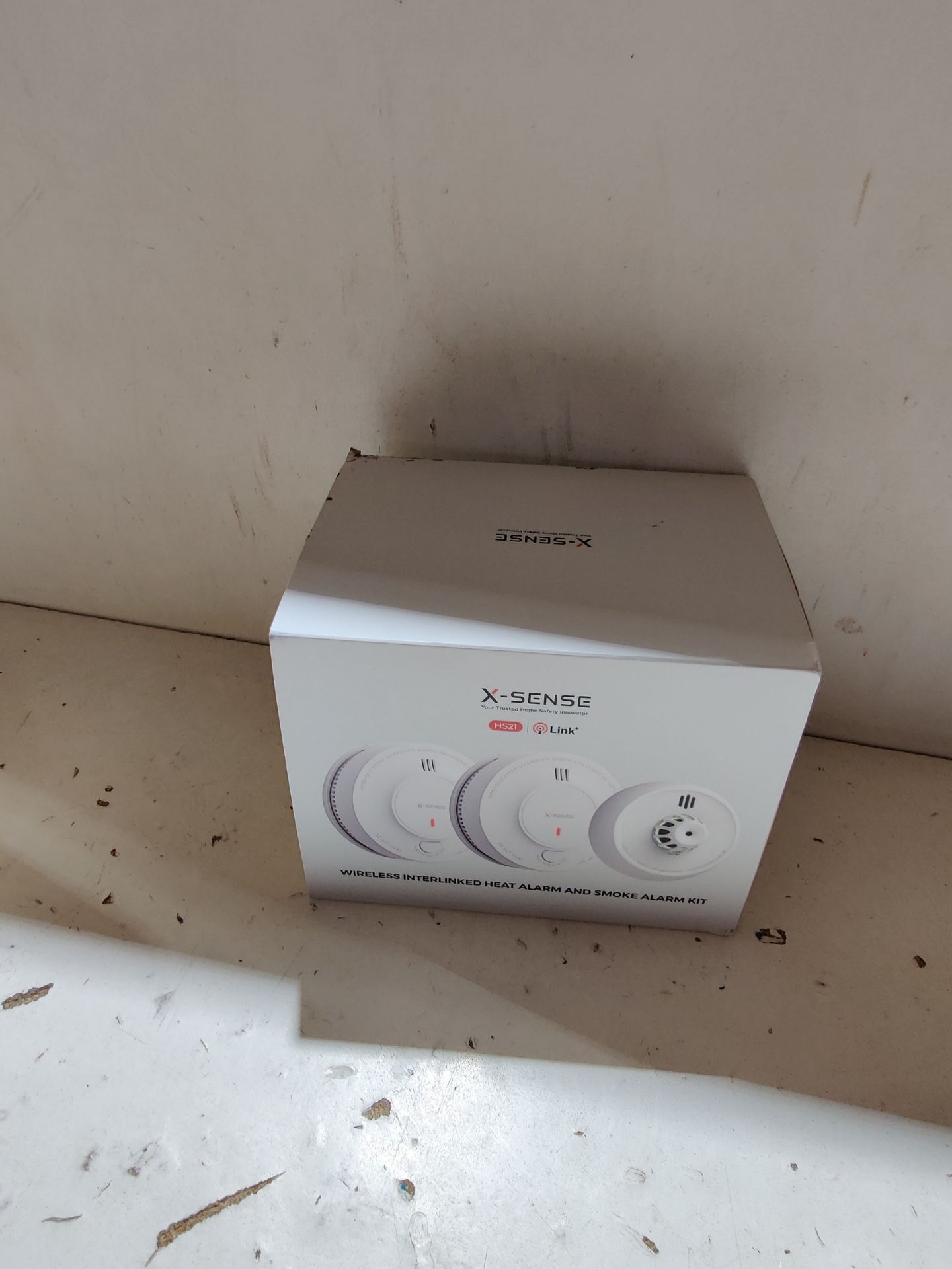 RRP £68.49 X-Sense Wireless Interlinked Smoke and Heat Alarms Bundle - Image 2 of 2