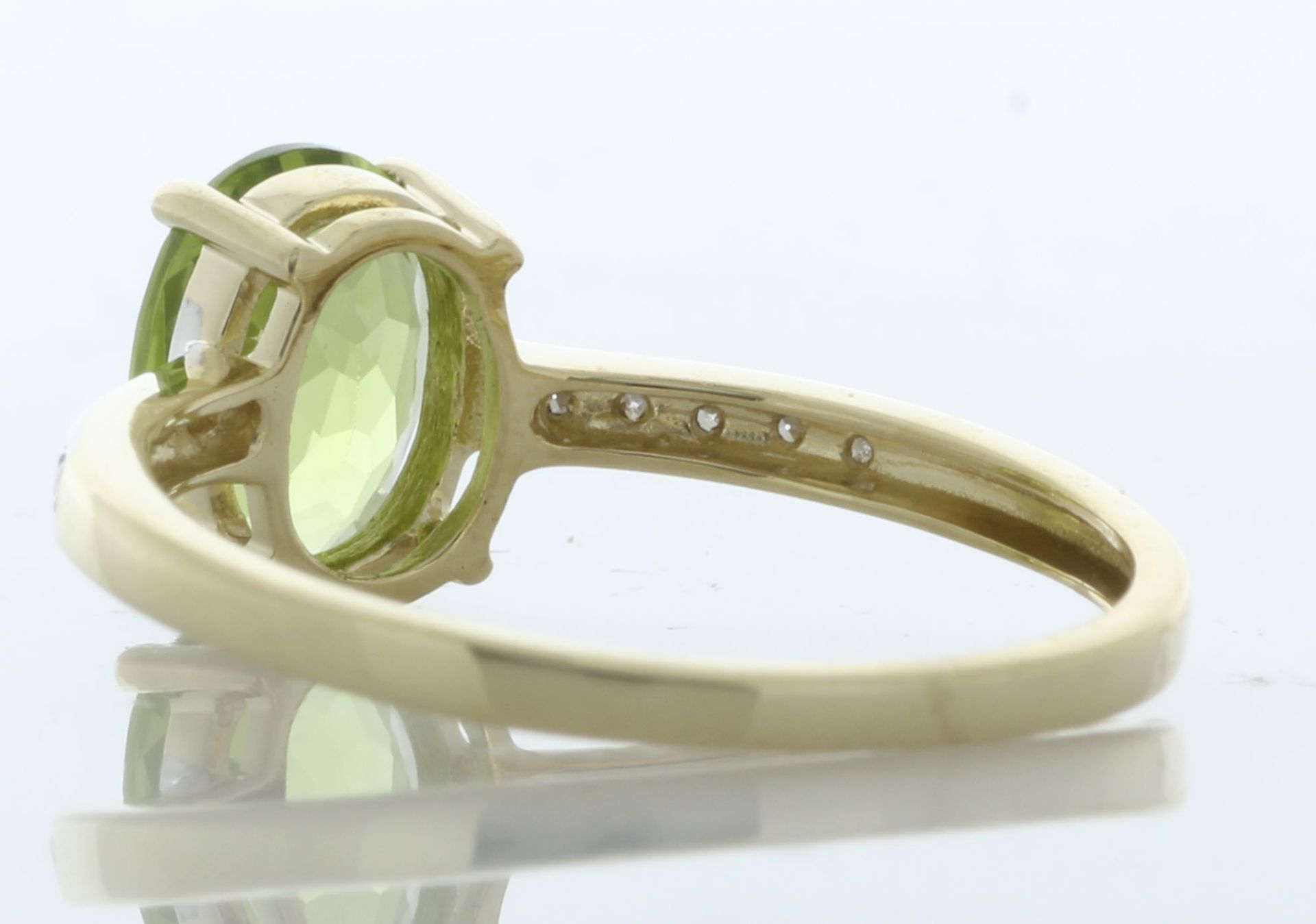 9ct Yellow Gold Diamond And Peridot Ring (P1.28) 0.04 Carats - Valued By IDI £1,345.00 - An oval 8mm - Image 2 of 4