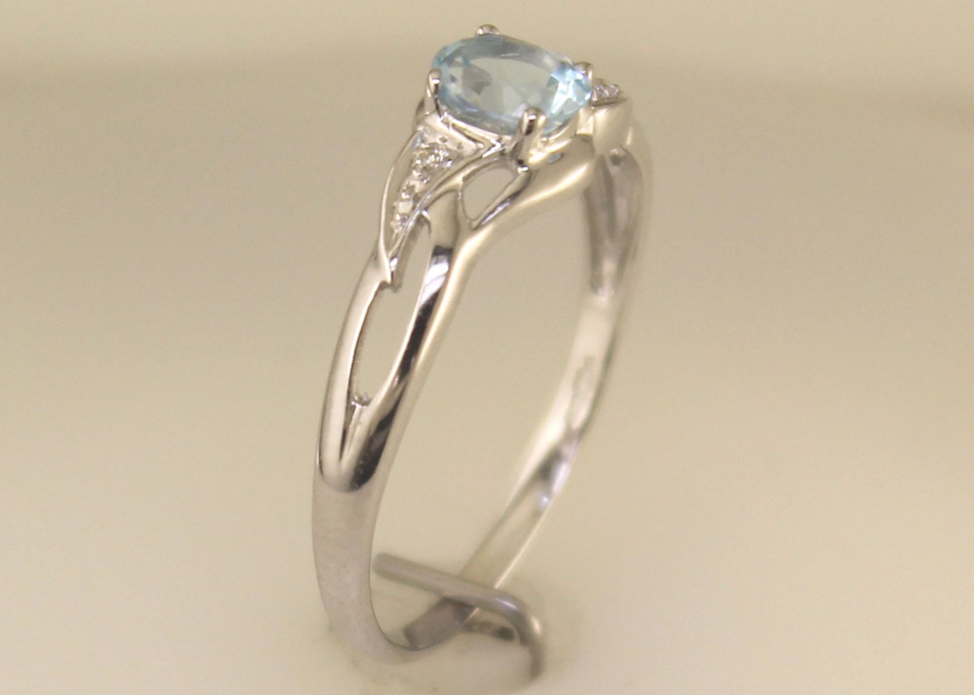 9ct White Gold Fancy Cluster Diamond And Blue Topaz Ring (BT0.50) 0.01 Carats - Valued By GIE £1, - Image 5 of 9