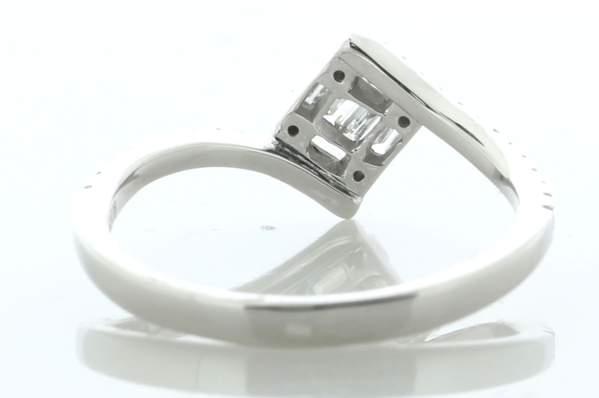 14ct White Gold Twist Top Cluster Diamond Ring 0.30 Carats - Valued By IDI £2,350.00 - A lovely - Image 5 of 7