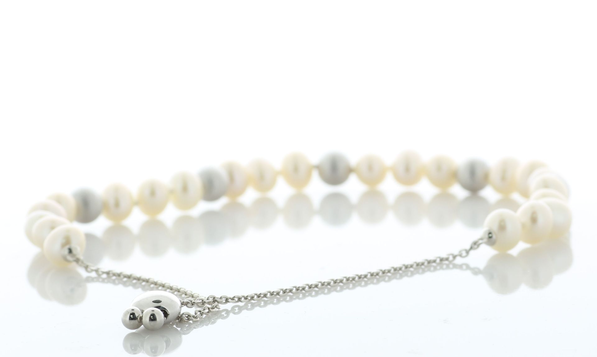 Freshwater Cultured 5.5 - 6.0mm Pearl Bracelet With Silver Clasp And Fastening - Valued By AGI £ - Image 3 of 4