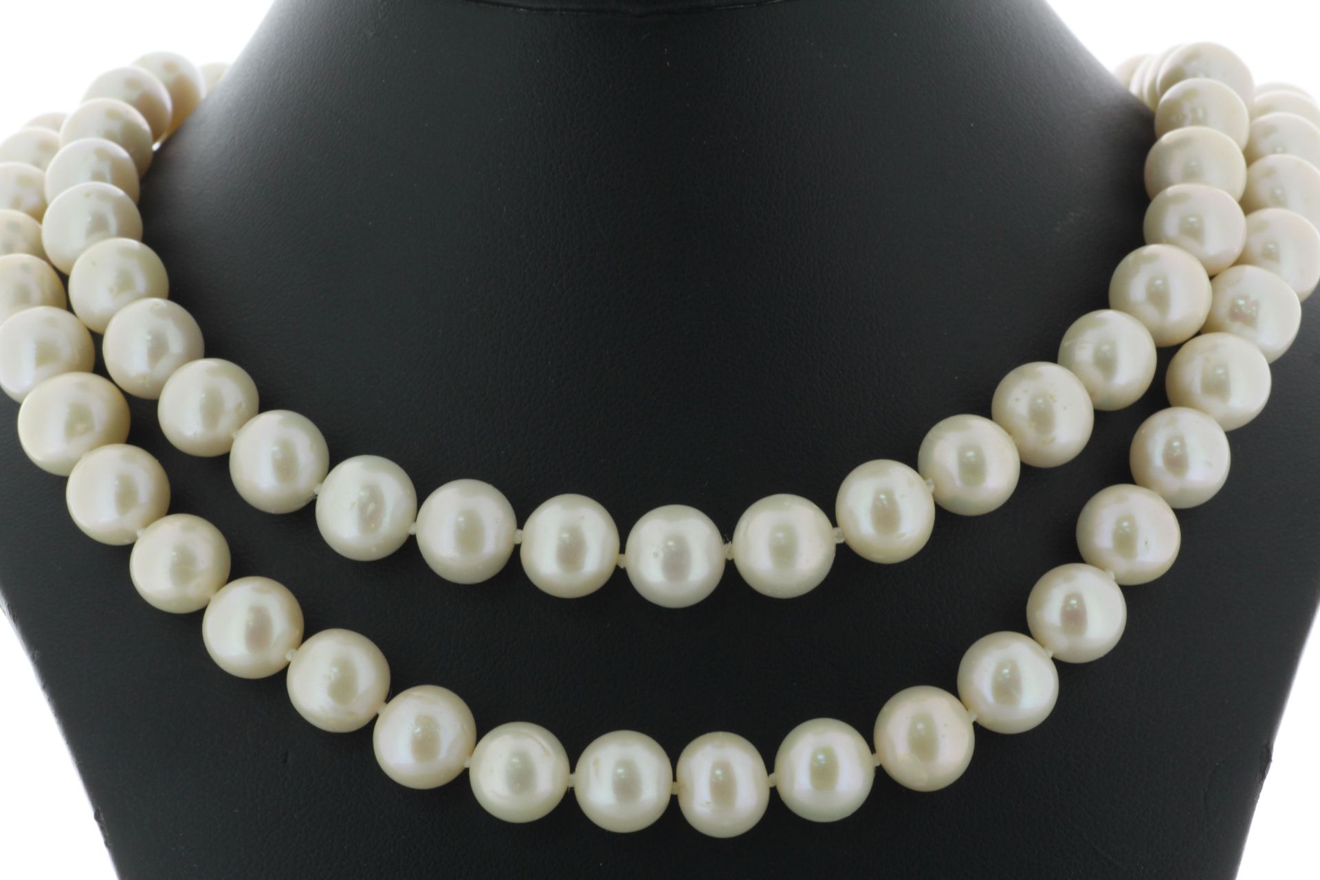 36 inch Freshwater Cultured 9.5 - 10.5mm Pearl Necklace - Valued By AGI £680.00 - Freshwater