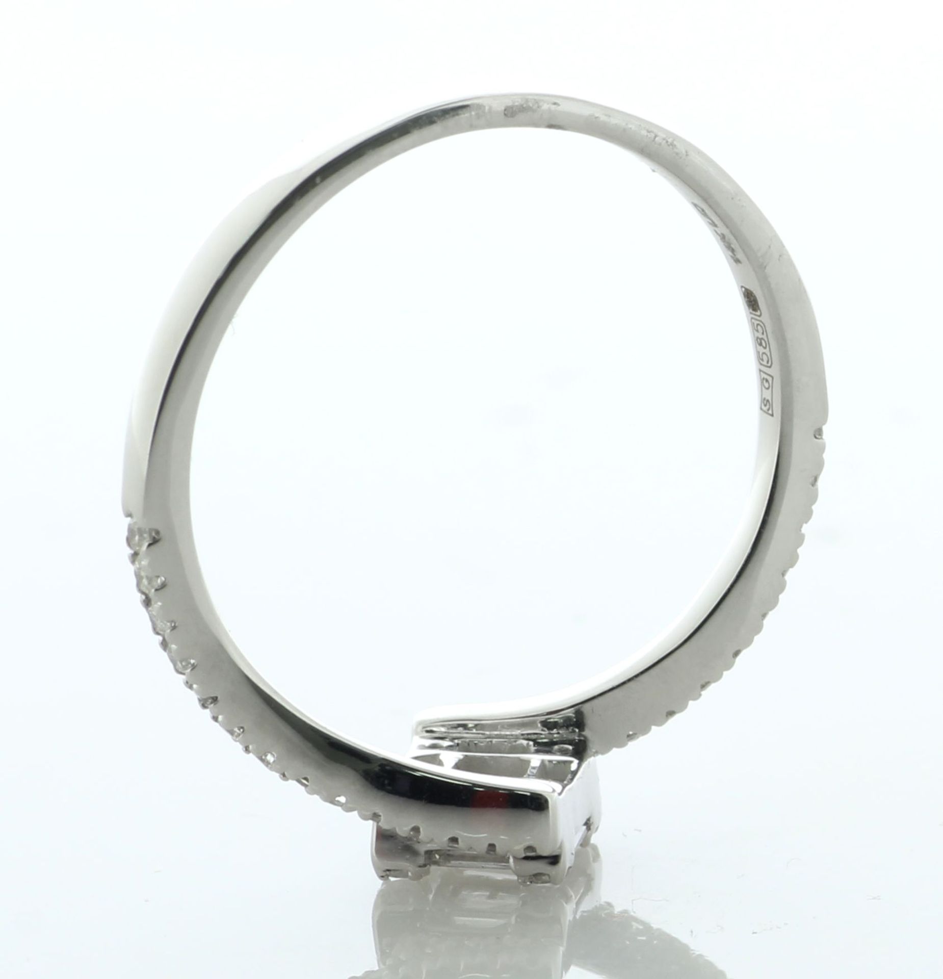 14ct White Gold Twist Top Cluster Diamond Ring 0.30 Carats - Valued By IDI £2,350.00 - A lovely - Image 6 of 7