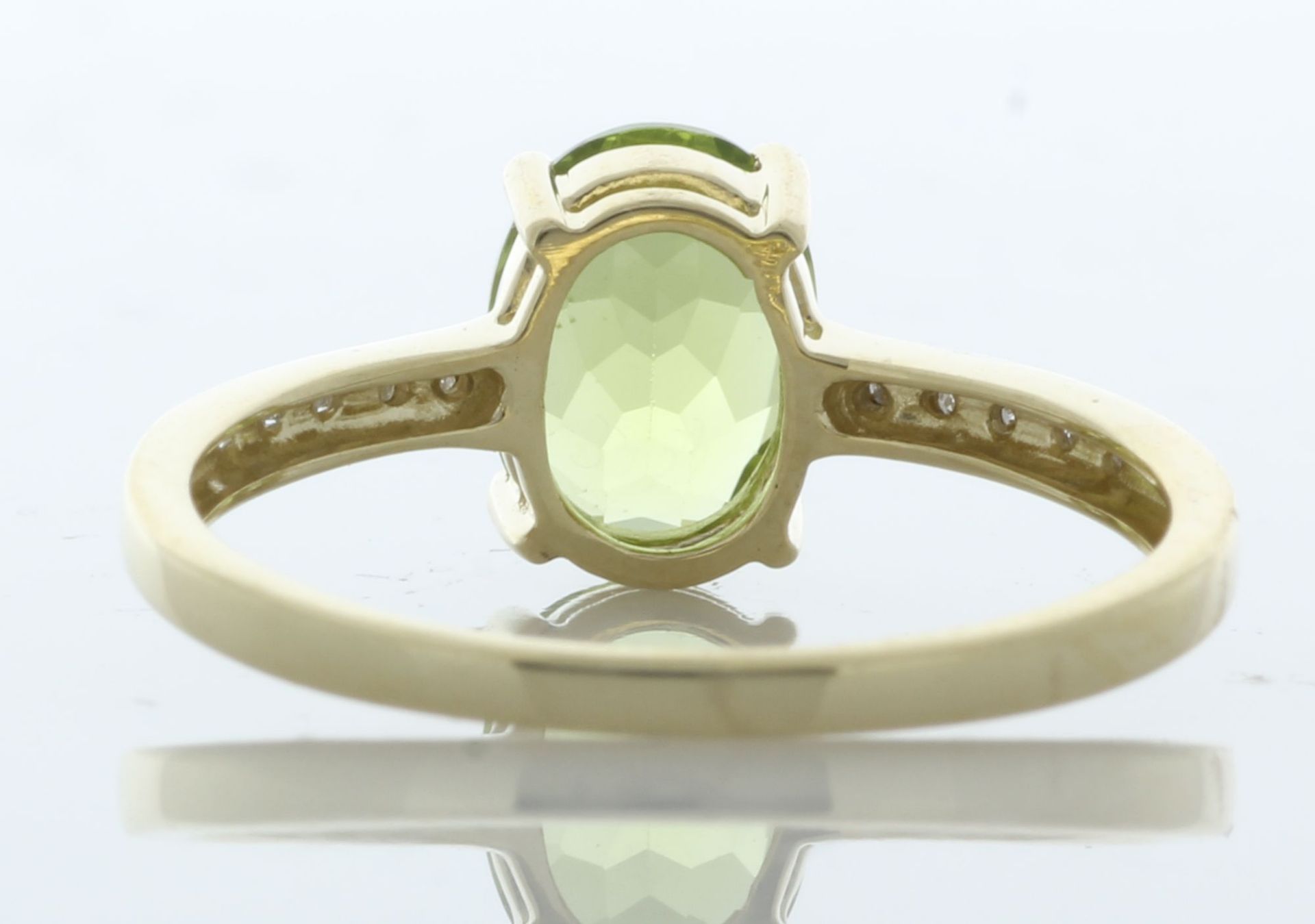 9ct Yellow Gold Diamond And Peridot Ring (P1.28) 0.04 Carats - Valued By IDI £1,345.00 - An oval 8mm - Image 3 of 4