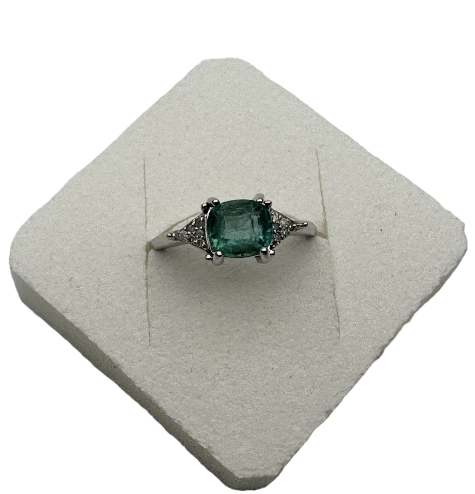 **NO RESERVE** 9K WHITE GOLD DIAMOND AND FLUORITE RING, RING SIZE- N, CENTER STONE 0.90 CARET FLUOR - Image 2 of 2