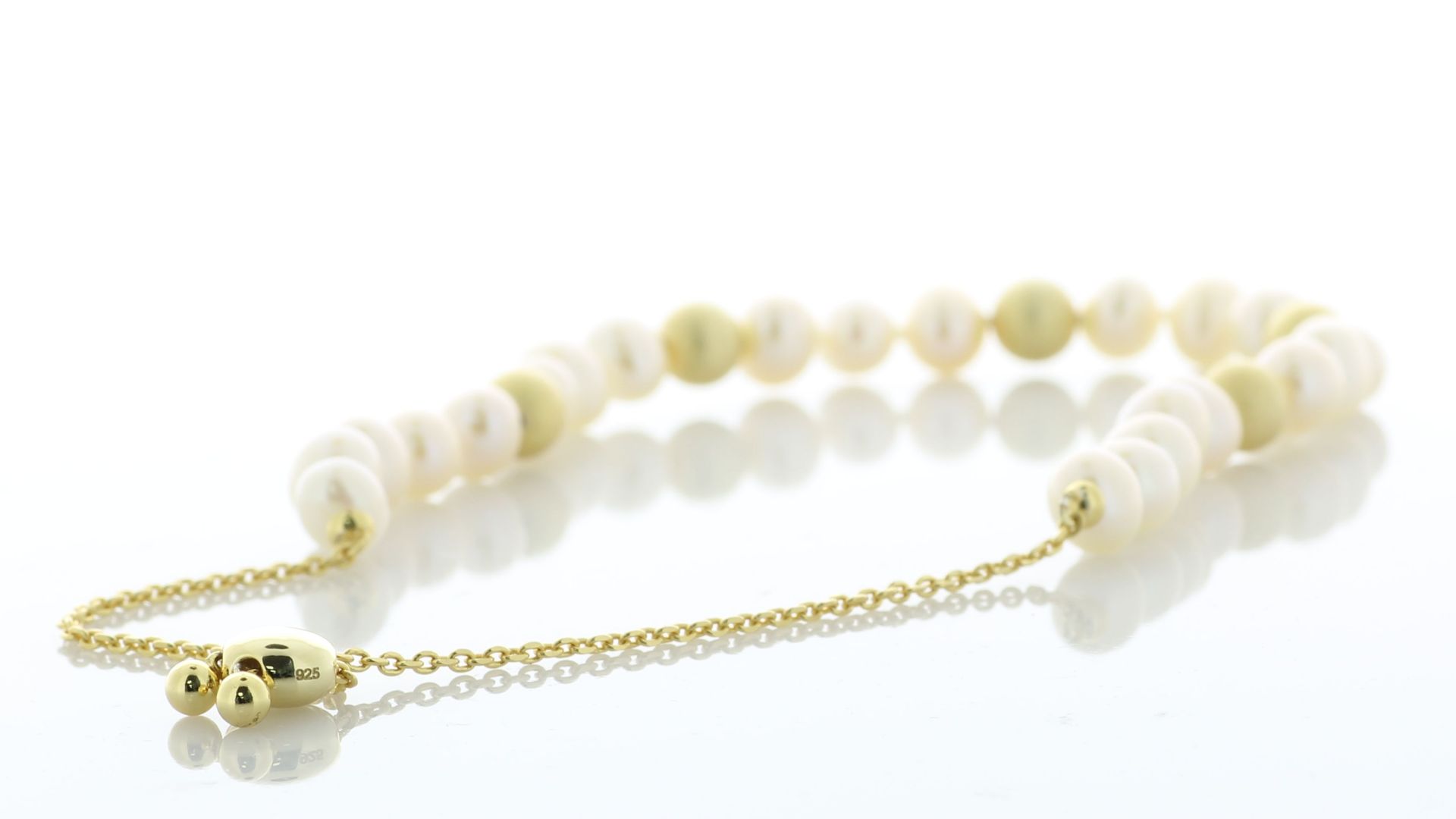 Freshwater Cultured 5.5 - 6.0mm Pearl Bracelet With Gold Plated Silver Clasp And Fastening - - Image 3 of 4