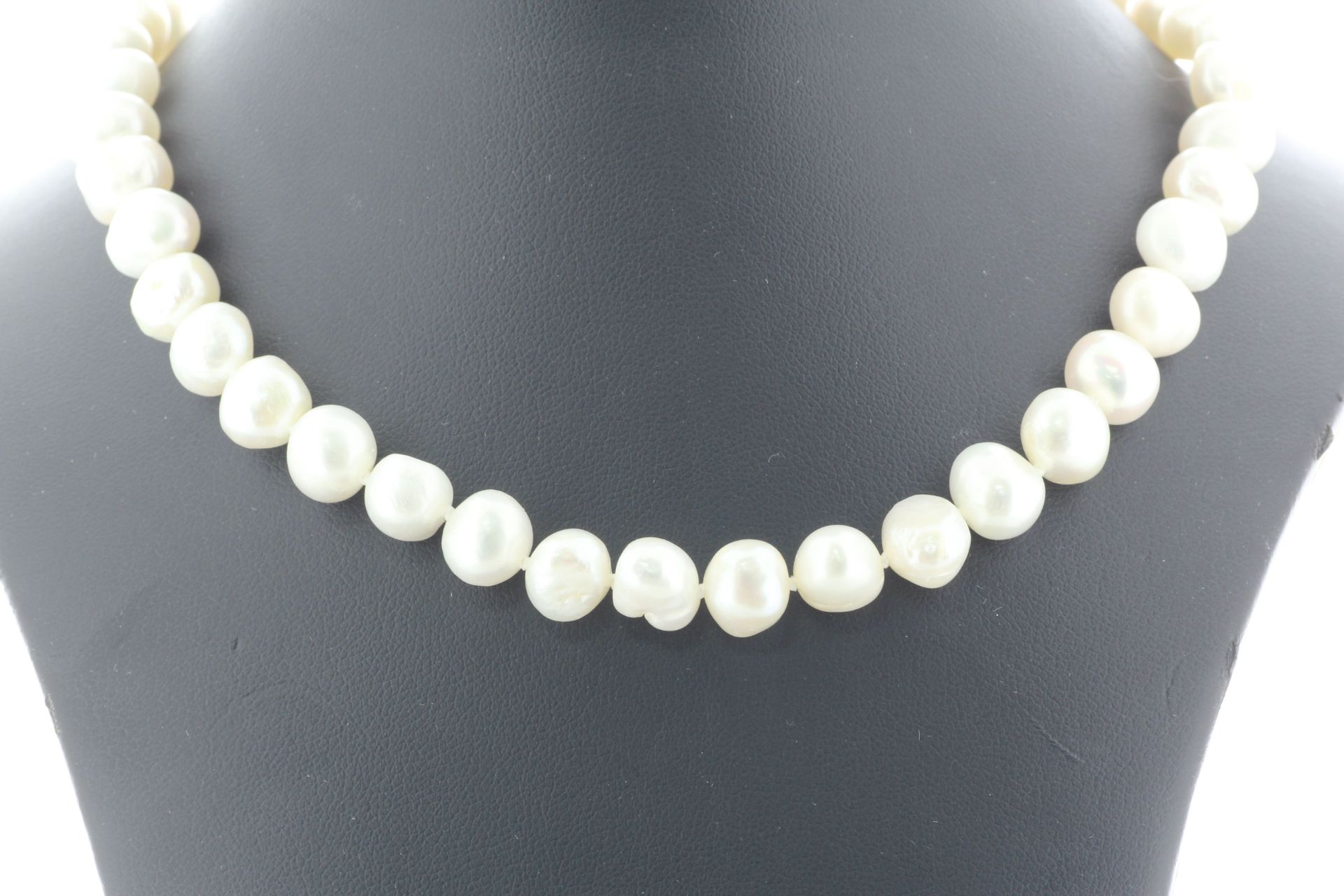 36 Inch Freshwater Cultured 8.0 - 8.5mm Pearl Necklace - Valued By AGI £335.00 - 8.0 - 8.5mm - Image 3 of 4