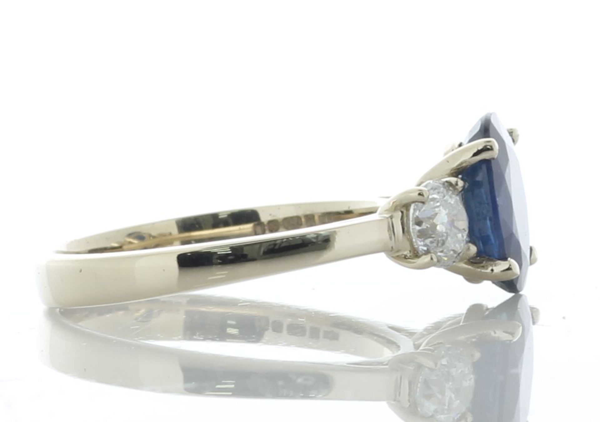 18ct Yellow Gold Three Stone Oval Cut Diamond And Sapphire Ring (S2.16) 0.77 Carats - Valued By - Image 3 of 5