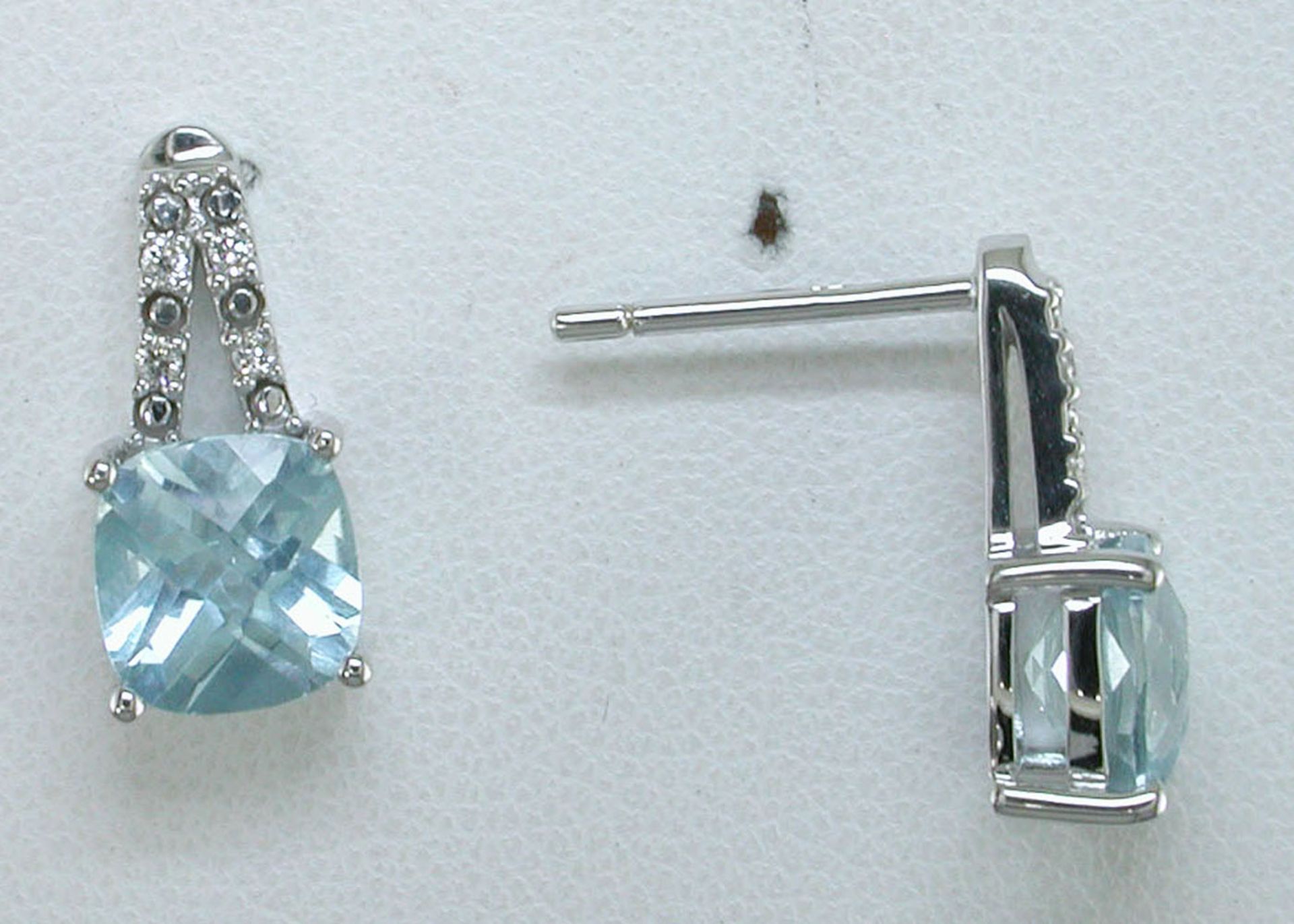 9ct White Gold Diamond And Blue Topaz Earrings - Valued By GIE £1,445.00 - Two gorgeous Blue Topaz - Image 5 of 8