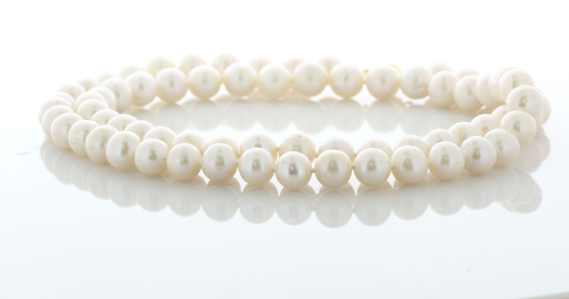 26 inch Freshwater Cultured 8.5 - 9.0mm Pearl Necklace With Gold Pated Silver Clasp - Valued By - Image 4 of 5