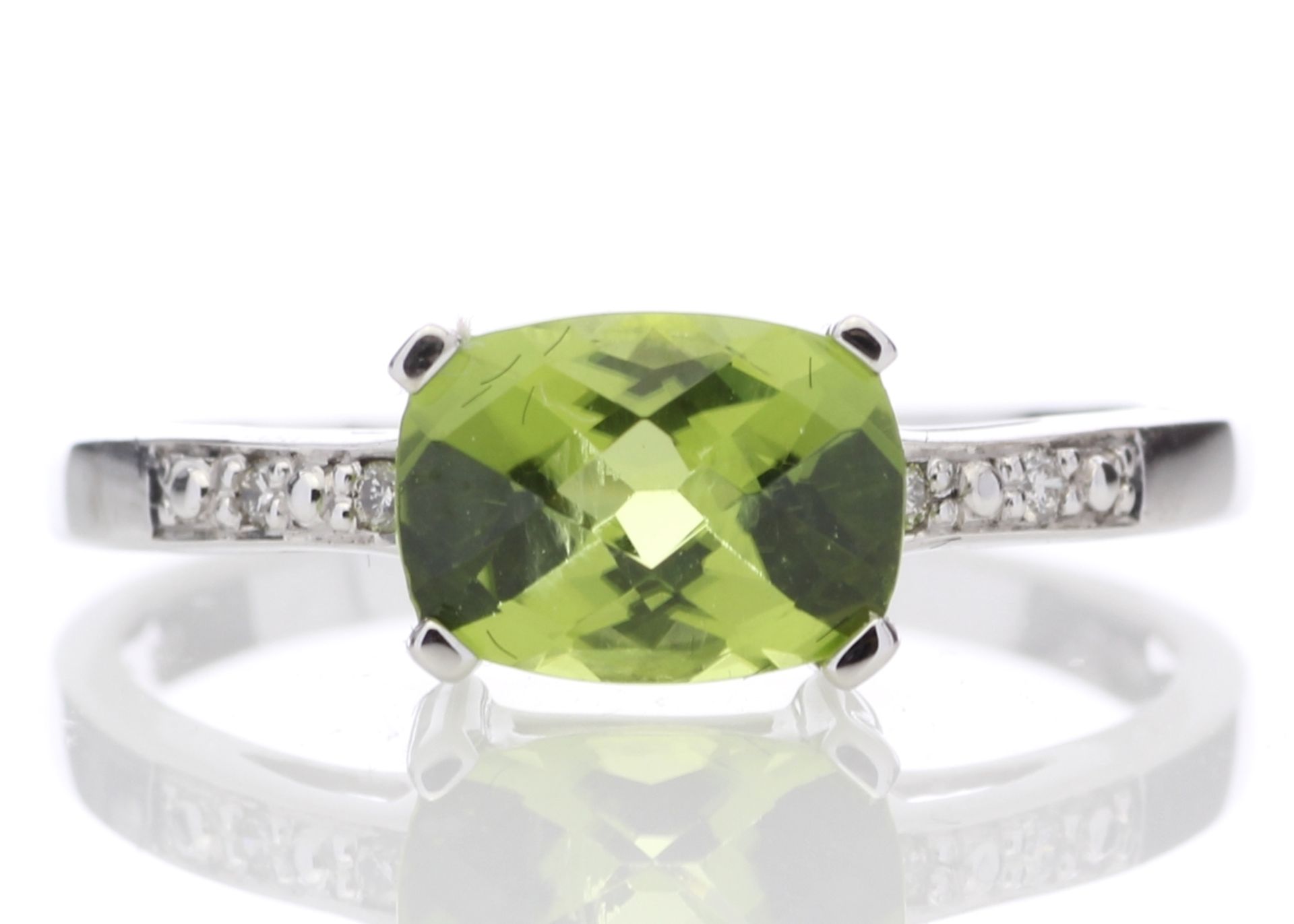 9ct White Gold Peridot Diamond Ring - Valued By IDI £1,630.00 - This stunning ring with a gorgeous