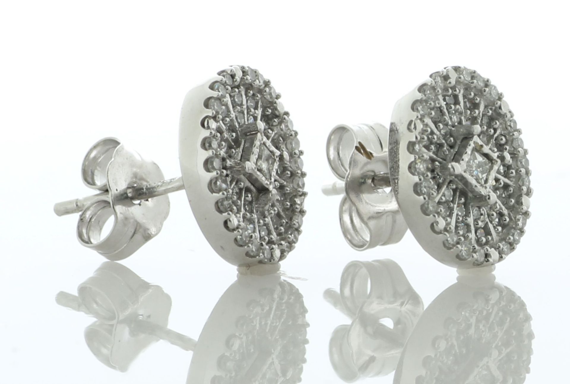 9ct White Gold Oval Cluster Diamond Stud Earring 0.25 Carats - Valued By IDI £1,675.00 - One - Image 3 of 5